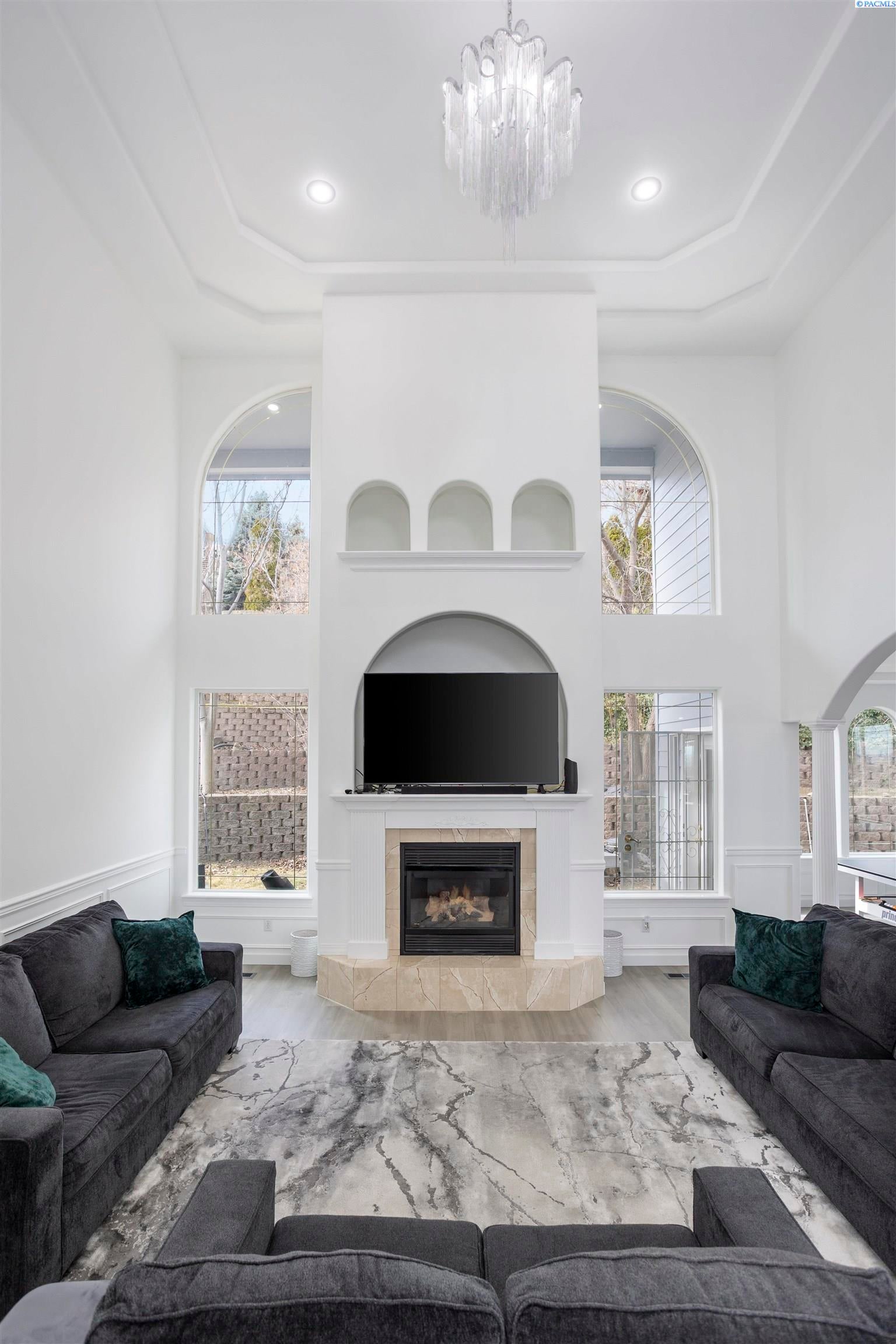 Richland, Washington, 99352, United States, 4 Bedrooms Bedrooms, ,4 BathroomsBathrooms,Residential,For Sale,1977070