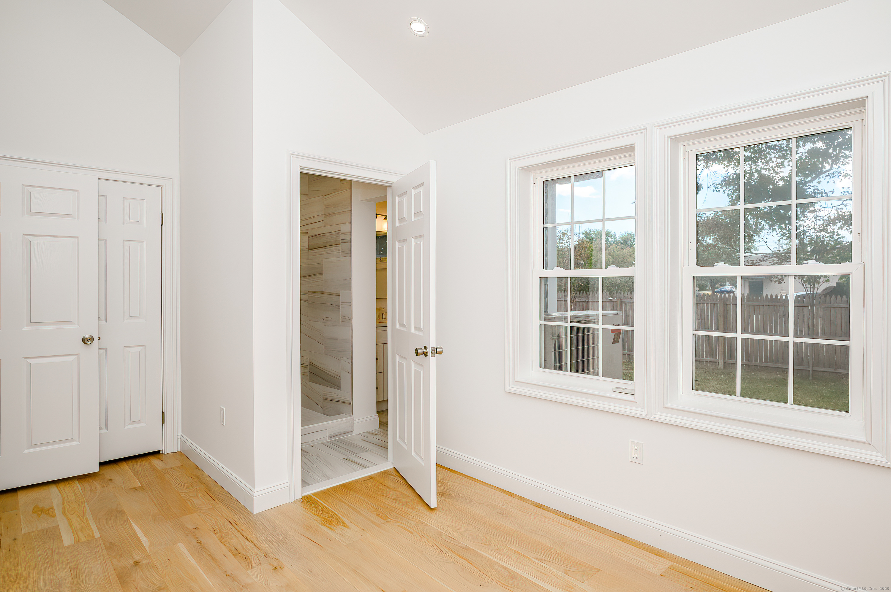 East Lyme, Connecticut, 06357, United States, 2 Bedrooms Bedrooms, ,3 BathroomsBathrooms,Residential,For Sale,1933174