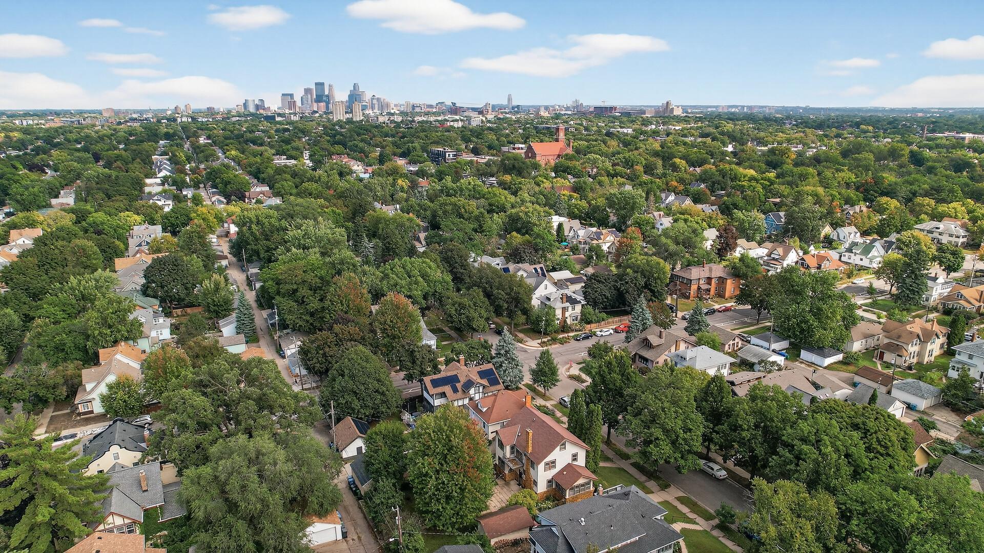 Minneapolis, Minnesota, 55409, United States, 4 Bedrooms Bedrooms, ,2 BathroomsBathrooms,Residential,For Sale,1959078