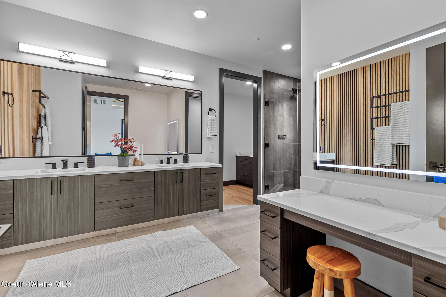 Coeur d'Alene, Idaho, 83814, United States, 3 Bedrooms Bedrooms, ,4 BathroomsBathrooms,Residential,For Sale,2017991