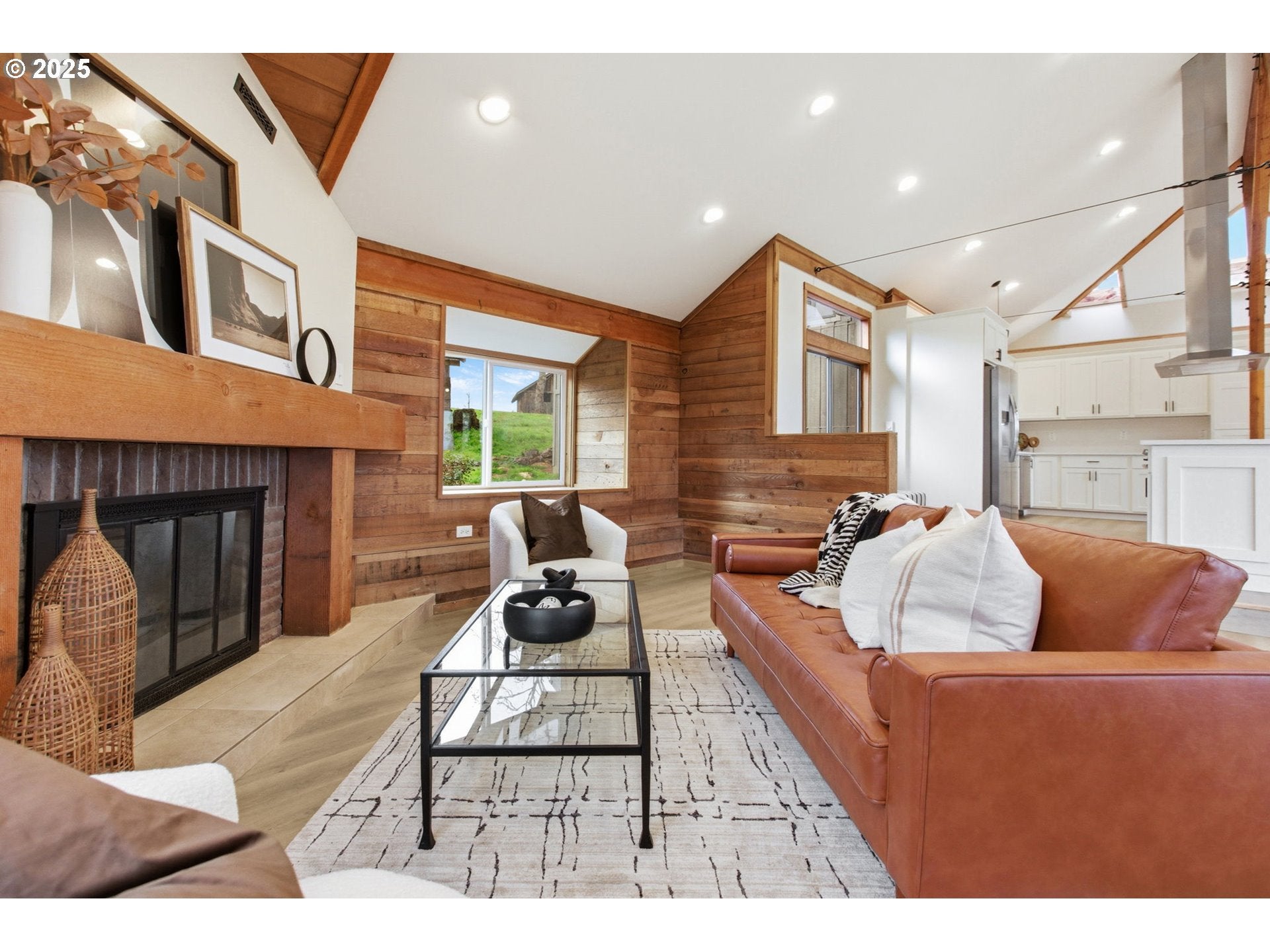 PleasantHill, Oregon, 97455, United States, 5 Bedrooms Bedrooms, ,3 BathroomsBathrooms,Residential,For Sale,1994708