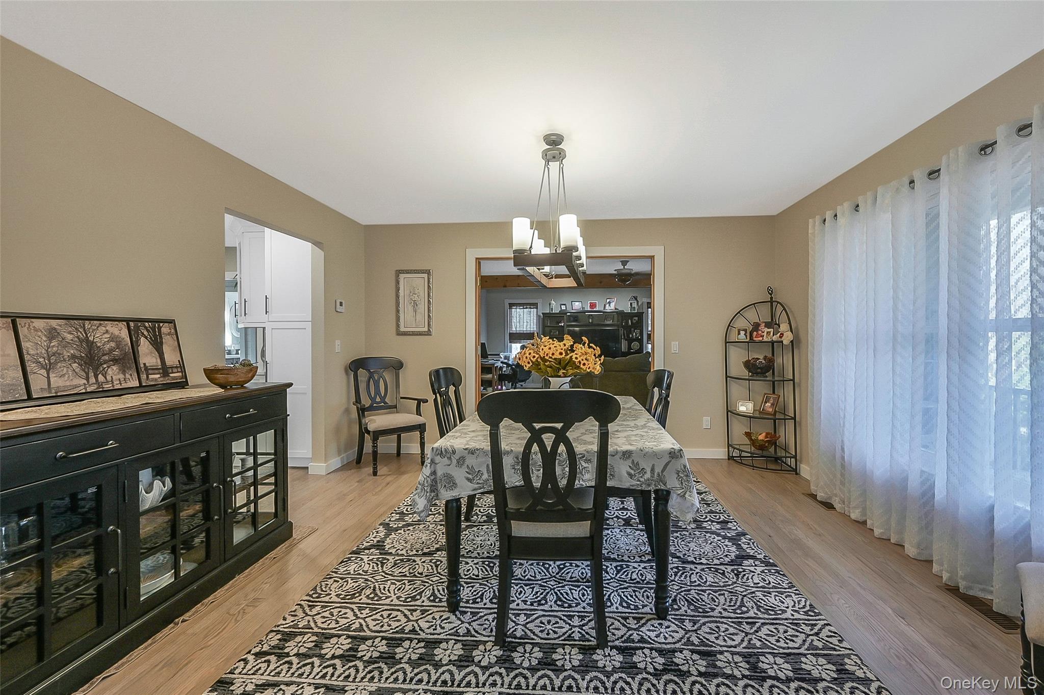 Wading River, New York, 11792, United States, 4 Bedrooms Bedrooms, ,3 BathroomsBathrooms,Residential,For Sale,2002958