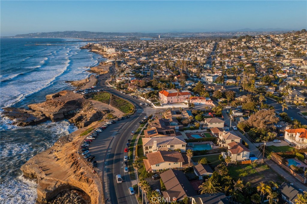 San Diego, California, 92107, United States, 6 Bedrooms Bedrooms, ,5 BathroomsBathrooms,Residential,For Sale,1843009