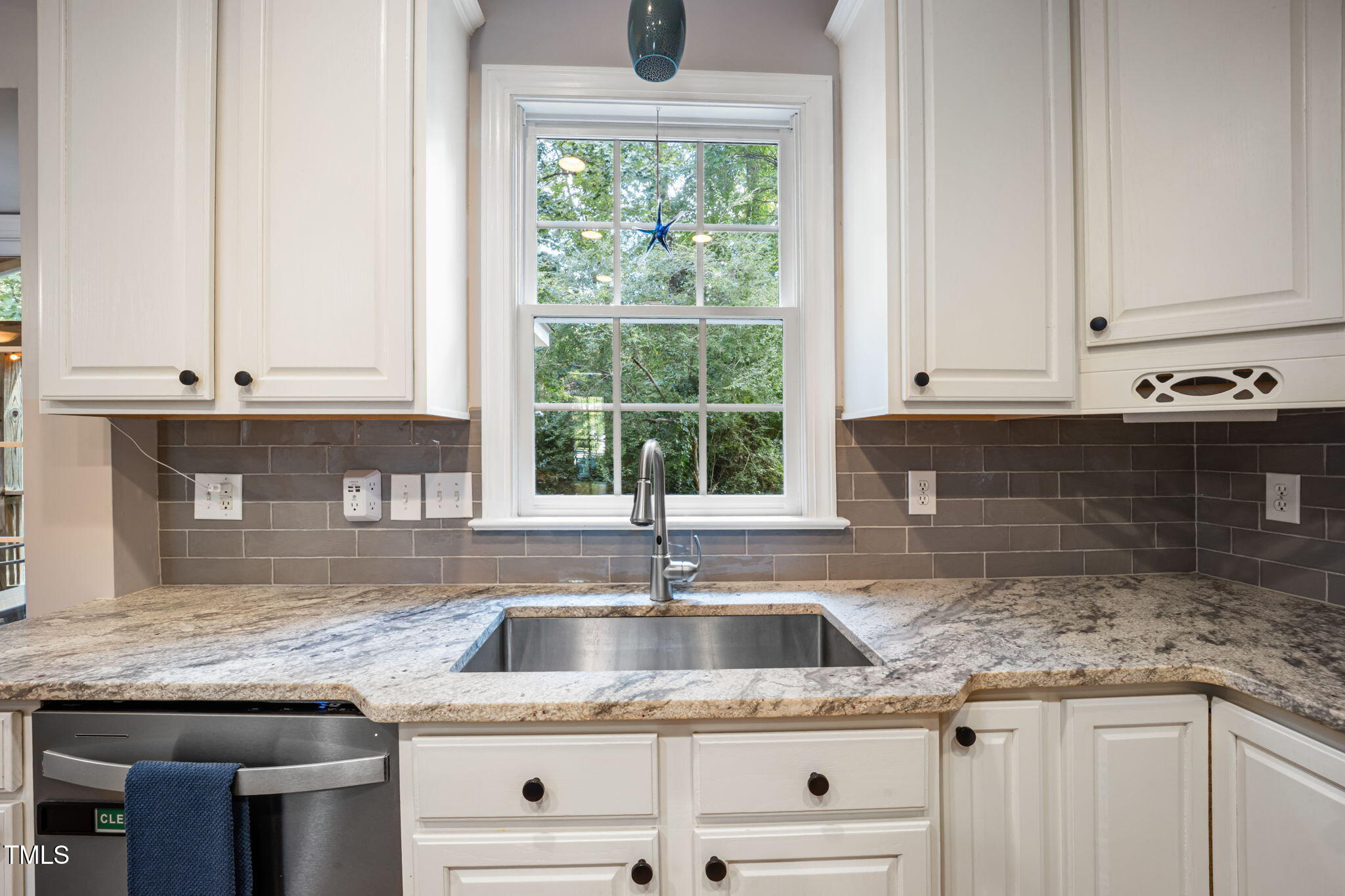 Apex, North Carolina, 27502, United States, 4 Bedrooms Bedrooms, ,3 BathroomsBathrooms,Residential,For Sale,1939175