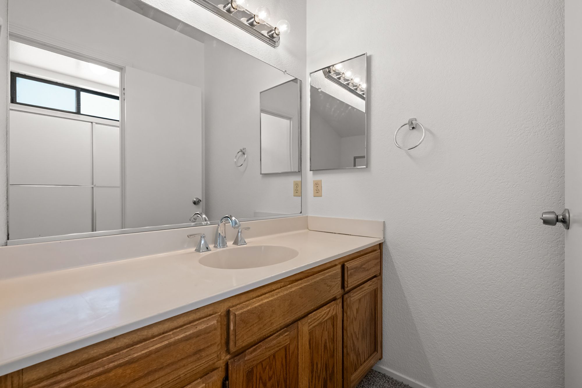  Single-level living + M Section location + owned solar + move-in ready - 物件實景