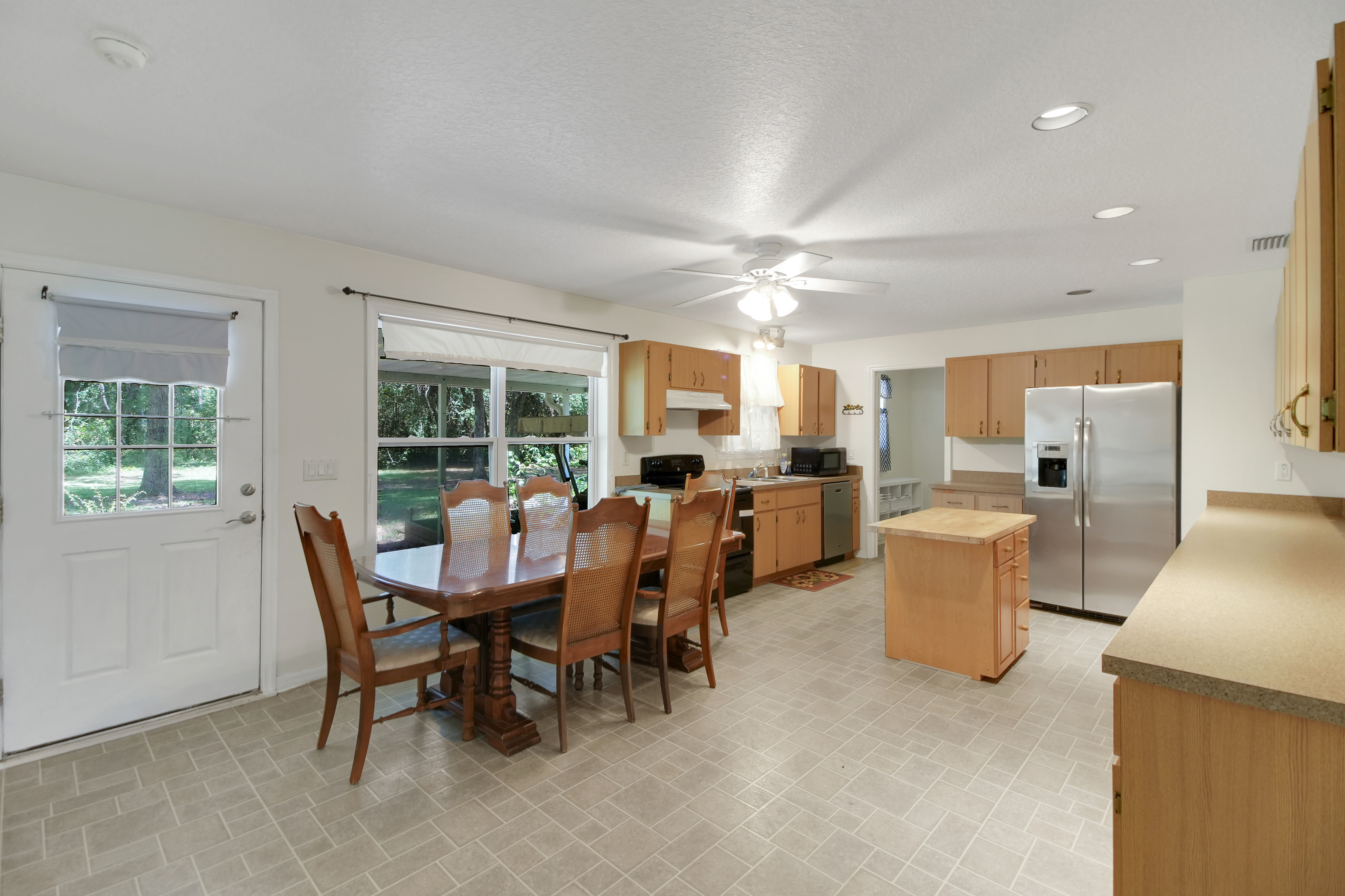 Lady Lake, Florida, 32159, United States, 6 Bedrooms Bedrooms, ,5 BathroomsBathrooms,Residential,For Sale,1921819