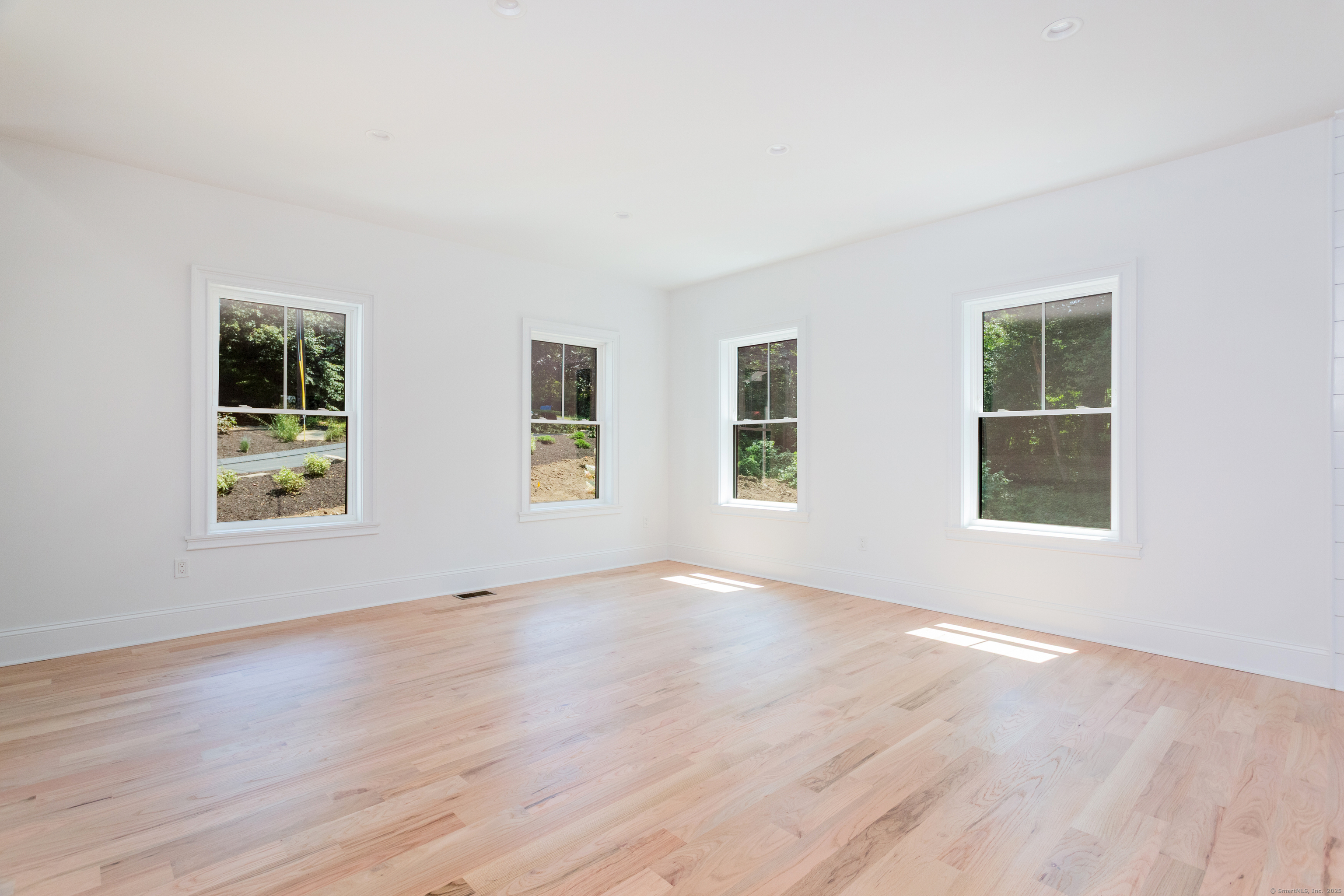 Stratford, Connecticut, 06614, United States, 4 Bedrooms Bedrooms, ,3 BathroomsBathrooms,Residential,For Sale,1906803
