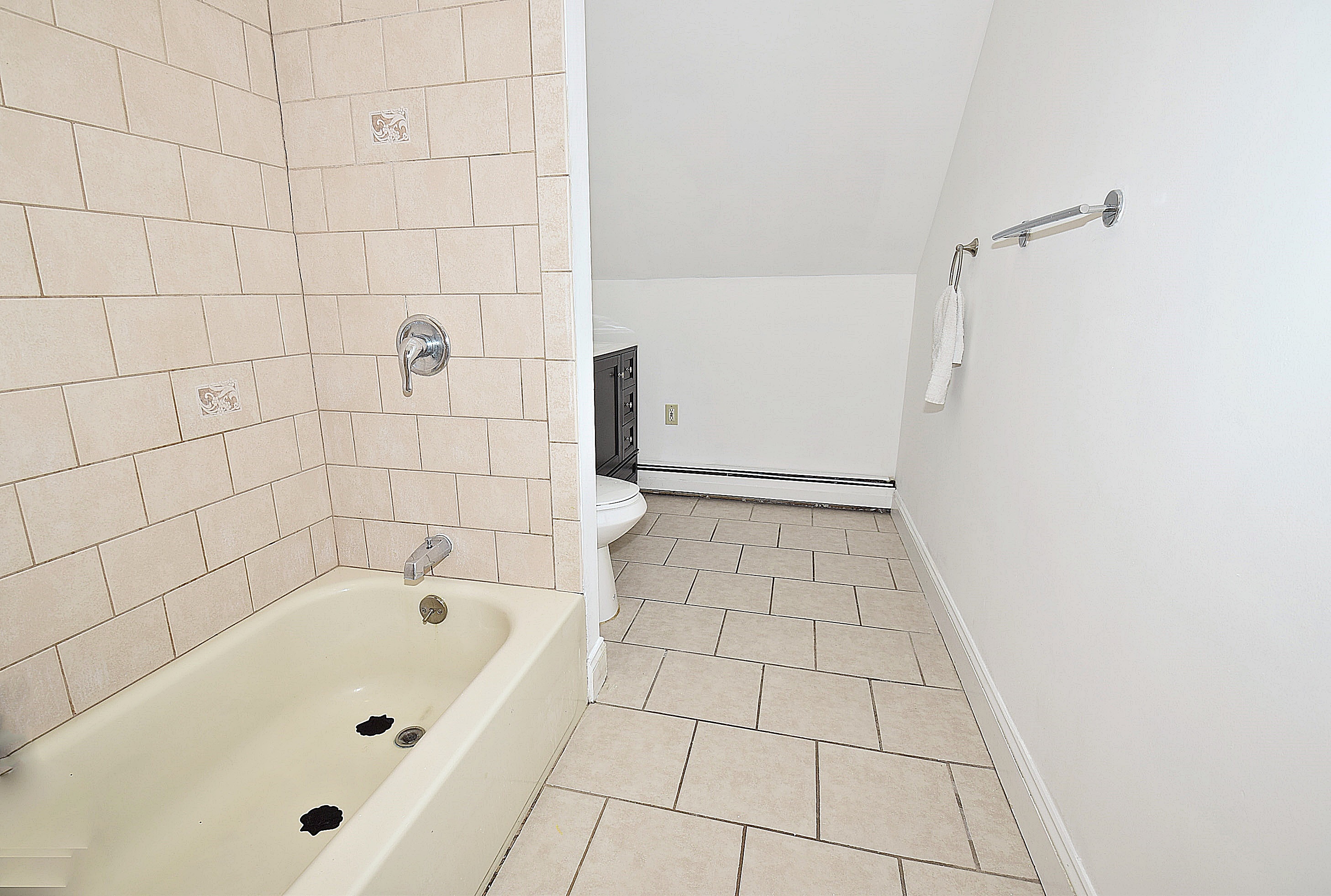 Levittown, New York, 11756, United States, 4 Bedrooms Bedrooms, ,2 BathroomsBathrooms,Residential,For Sale,2000416