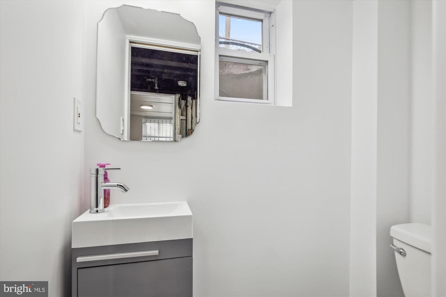3300 18th Pl Se, WASHINGTON, District Of Columbia, 20020, United States, 5 Bedrooms Bedrooms, ,3 BathroomsBathrooms,Residential,For Sale,3300 18th Pl Se,1431167
