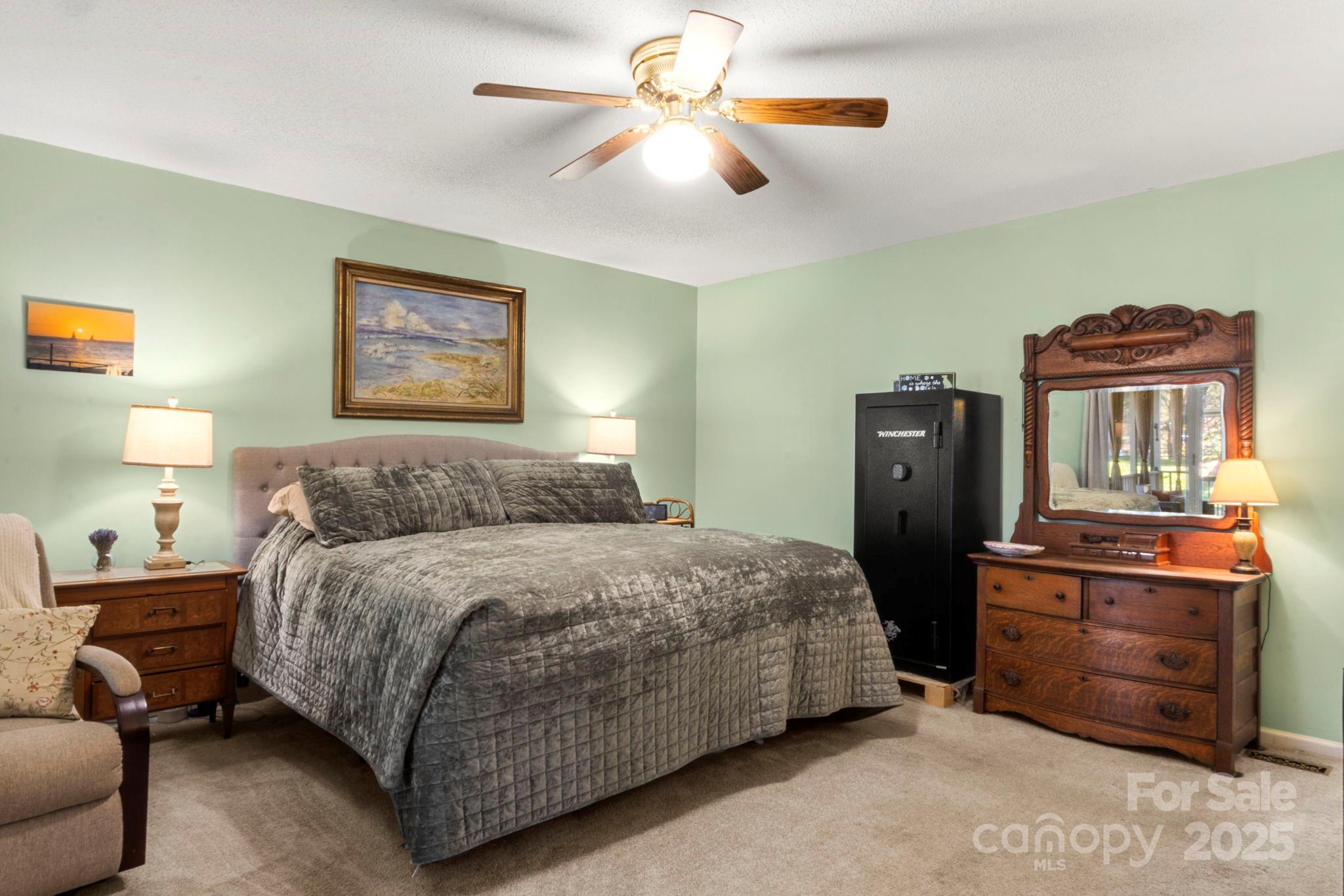 Lincolnton, North Carolina, 28092, United States, 4 Bedrooms Bedrooms, ,3 BathroomsBathrooms,Residential,For Sale,1989140