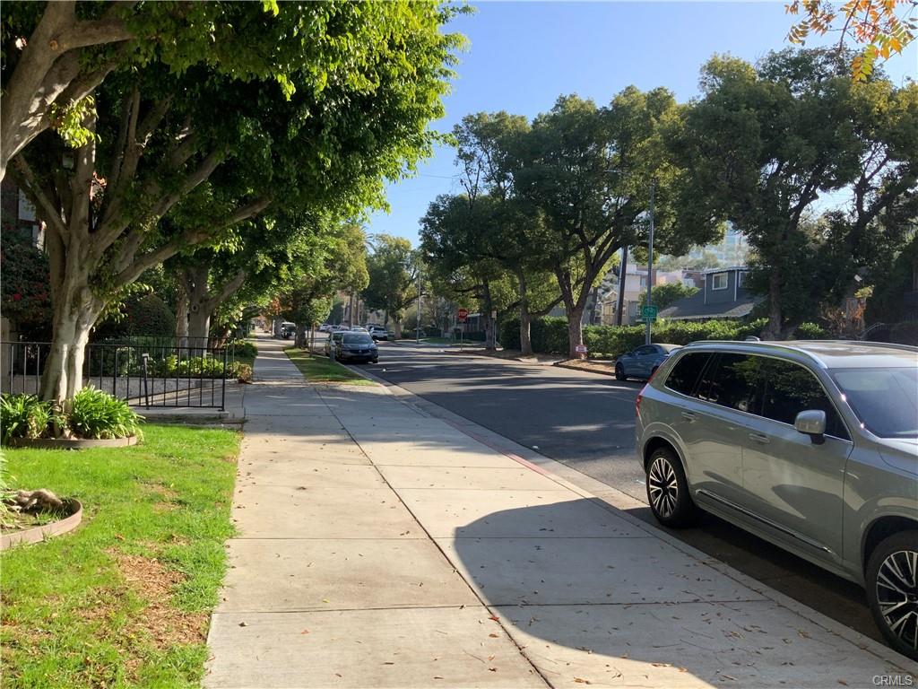 Glendale, California, 91203, United States, 1 Bedroom Bedrooms, ,1 BathroomBathrooms,Residential,For Sale,1969295