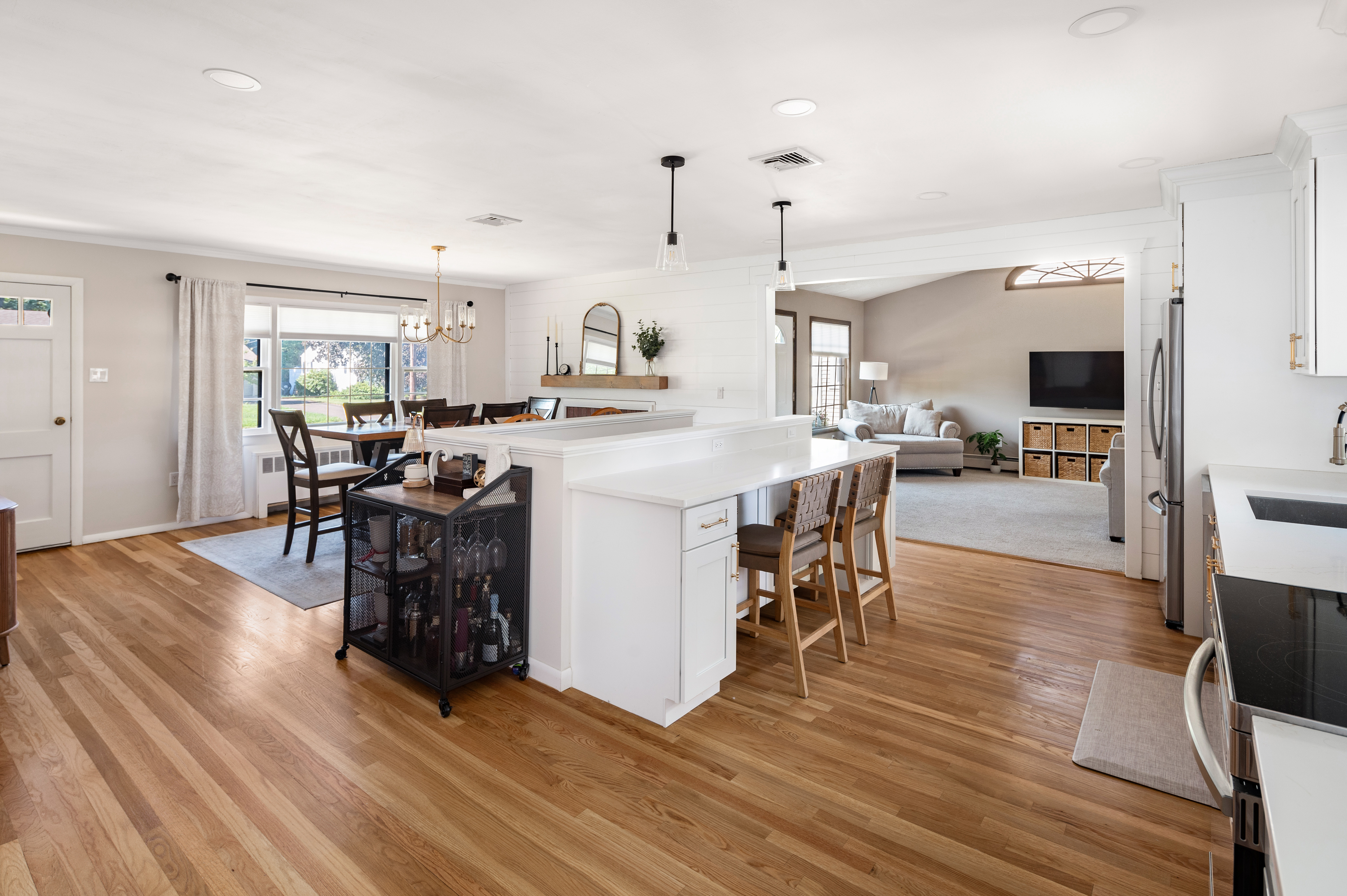  Fully modernized 3-bedroom ranch in a quiet, beautiful neighborhood. - 物件實景