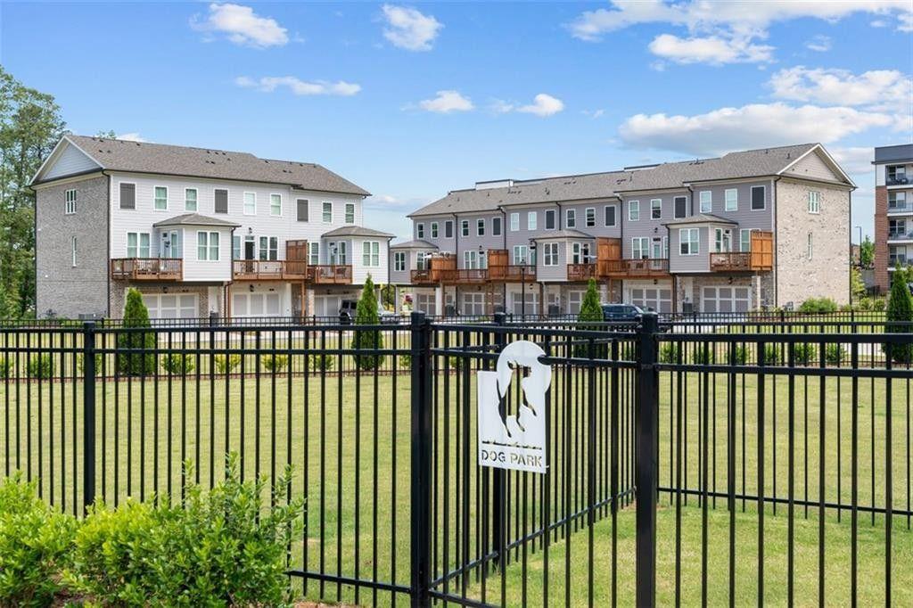 Cumming, Georgia, 30040, United States, 3 Bedrooms Bedrooms, ,4 BathroomsBathrooms,Residential,For Sale,1929087