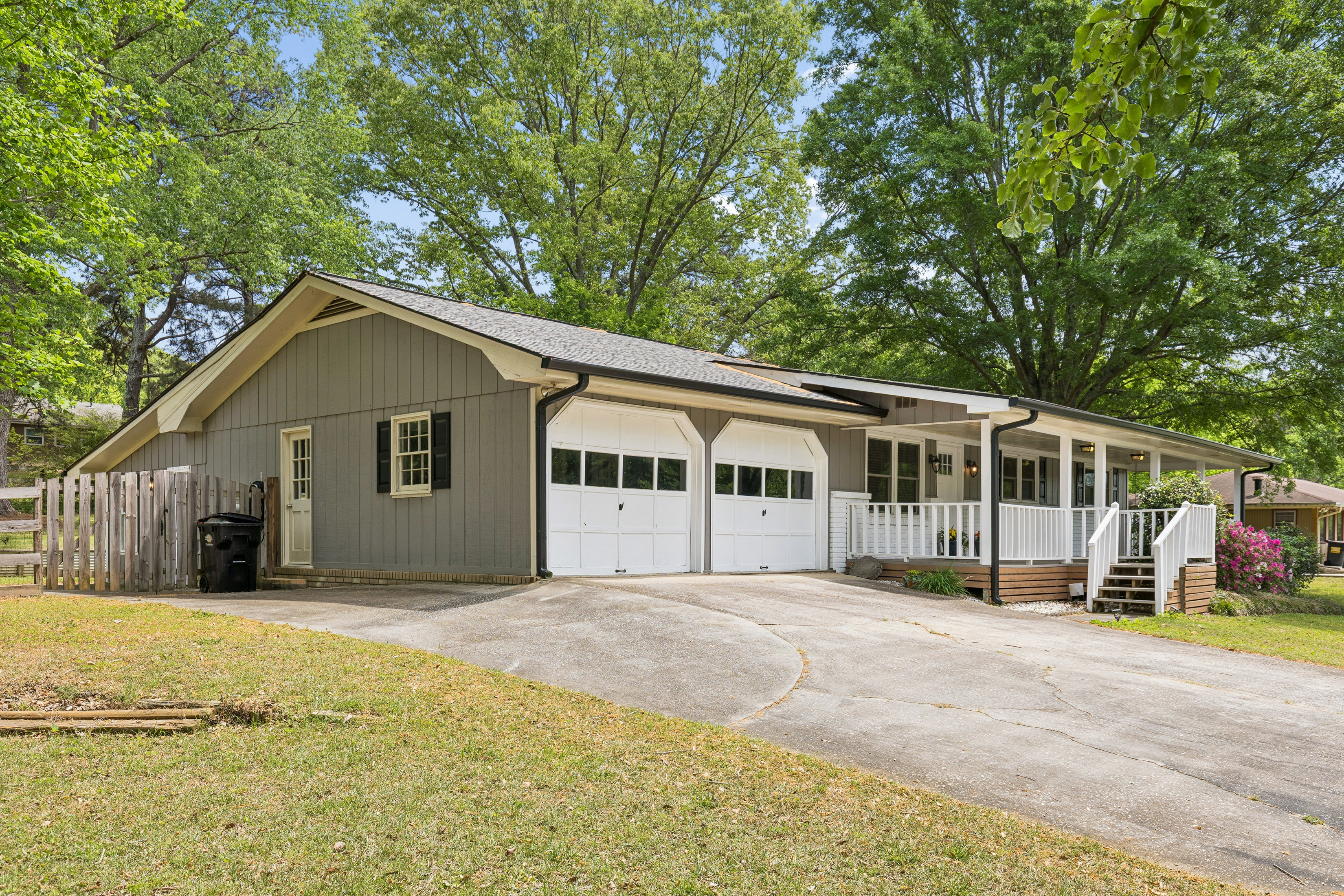  Spacious Ranch with Backyard Retreat in Powder Springs - 物件實景