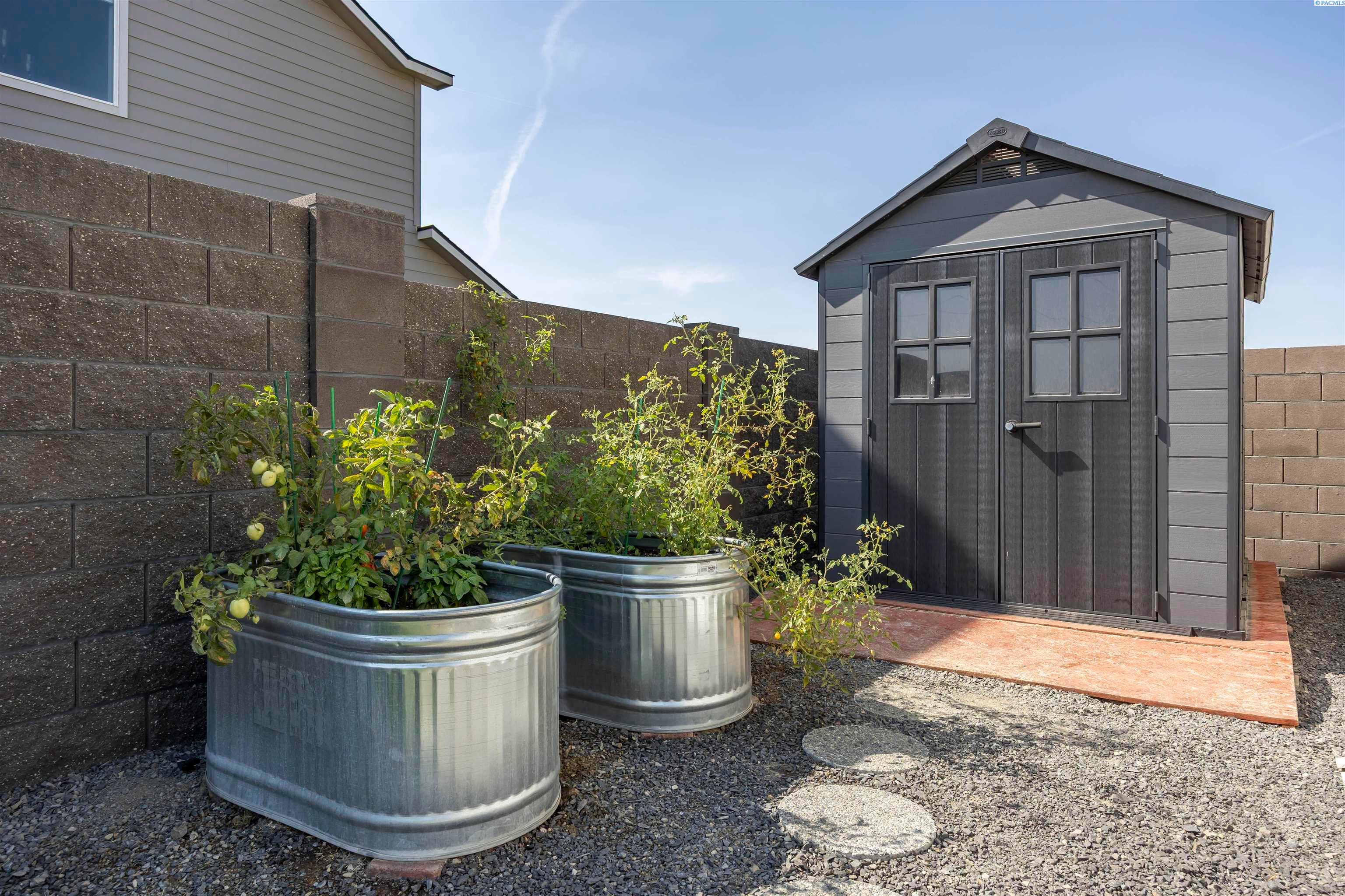 Kennewick, Washington, 99338, United States, 4 Bedrooms Bedrooms, ,3 BathroomsBathrooms,Residential,For Sale,1977201