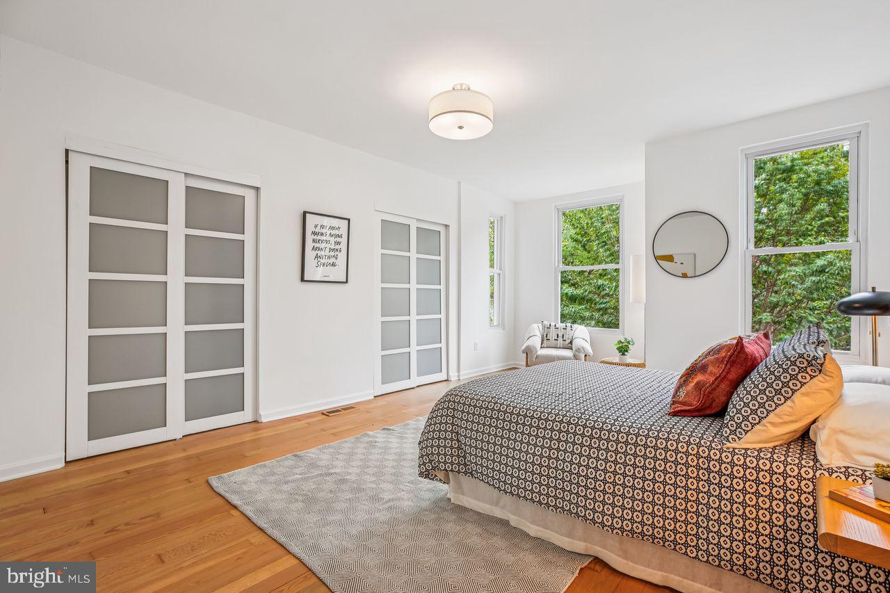 Washington, District of Columbia, 20002, United States, 3 Bedrooms Bedrooms, ,4 BathroomsBathrooms,Residential,For Sale,1951024