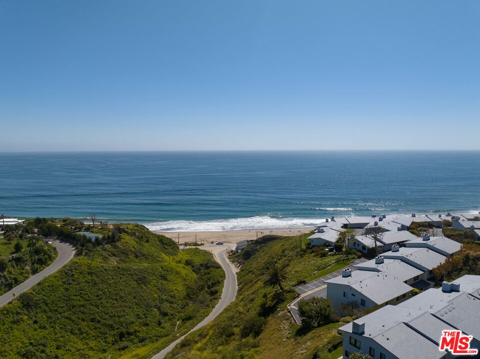 Malibu, California, 90265, United States, 4 Bedrooms Bedrooms, ,3 BathroomsBathrooms,Residential,For Sale,1907056