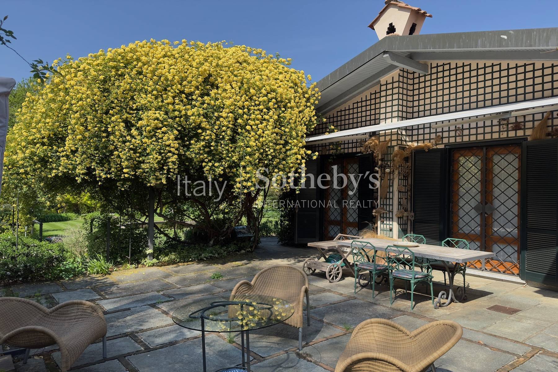  Prestigious residence with a magnificent landscaped garden. - 物件實景