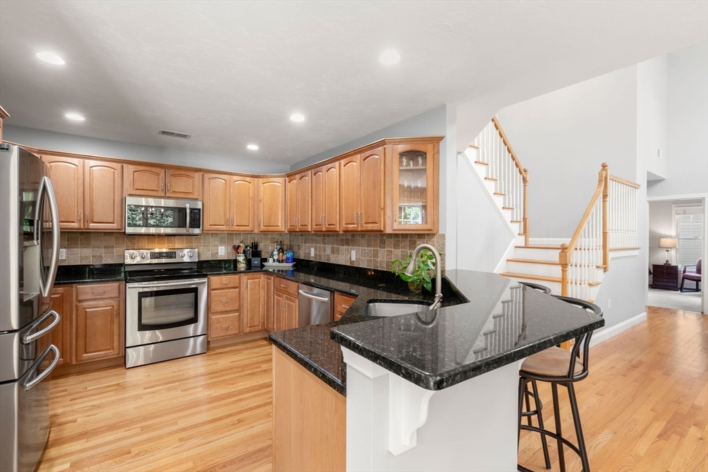 Kingston, Massachusetts, 02364, United States, 2 Bedrooms Bedrooms, ,3 BathroomsBathrooms,Residential,For Sale,1932418