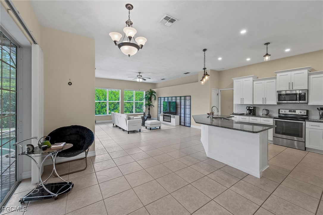 Fort Myers, Florida, 33966, United States, 3 Bedrooms Bedrooms, ,3 BathroomsBathrooms,Residential,For Sale,1981655