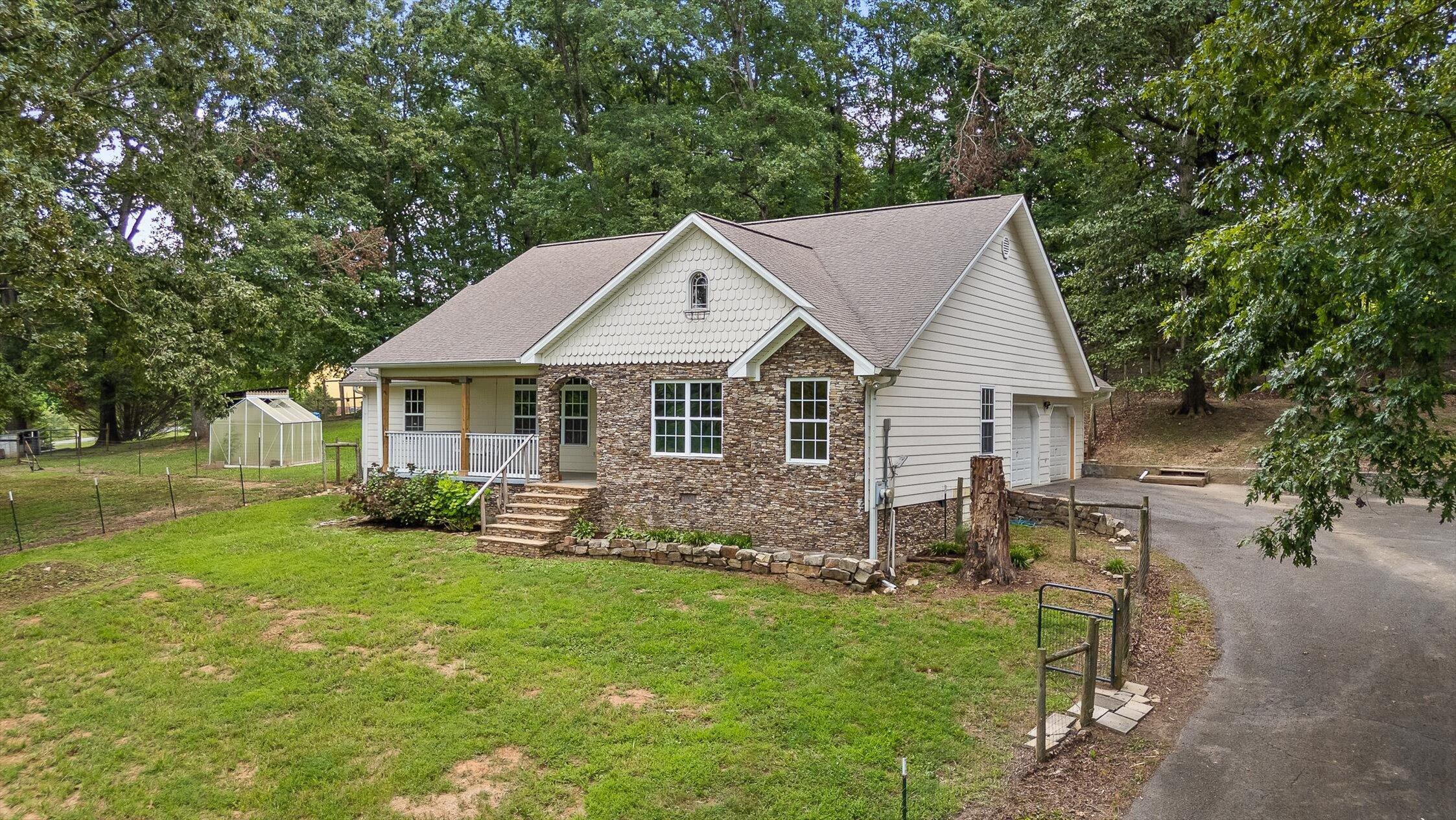 Dunlap, Tennessee, 37327, United States, 3 Bedrooms Bedrooms, ,2 BathroomsBathrooms,Residential,For Sale,1912691