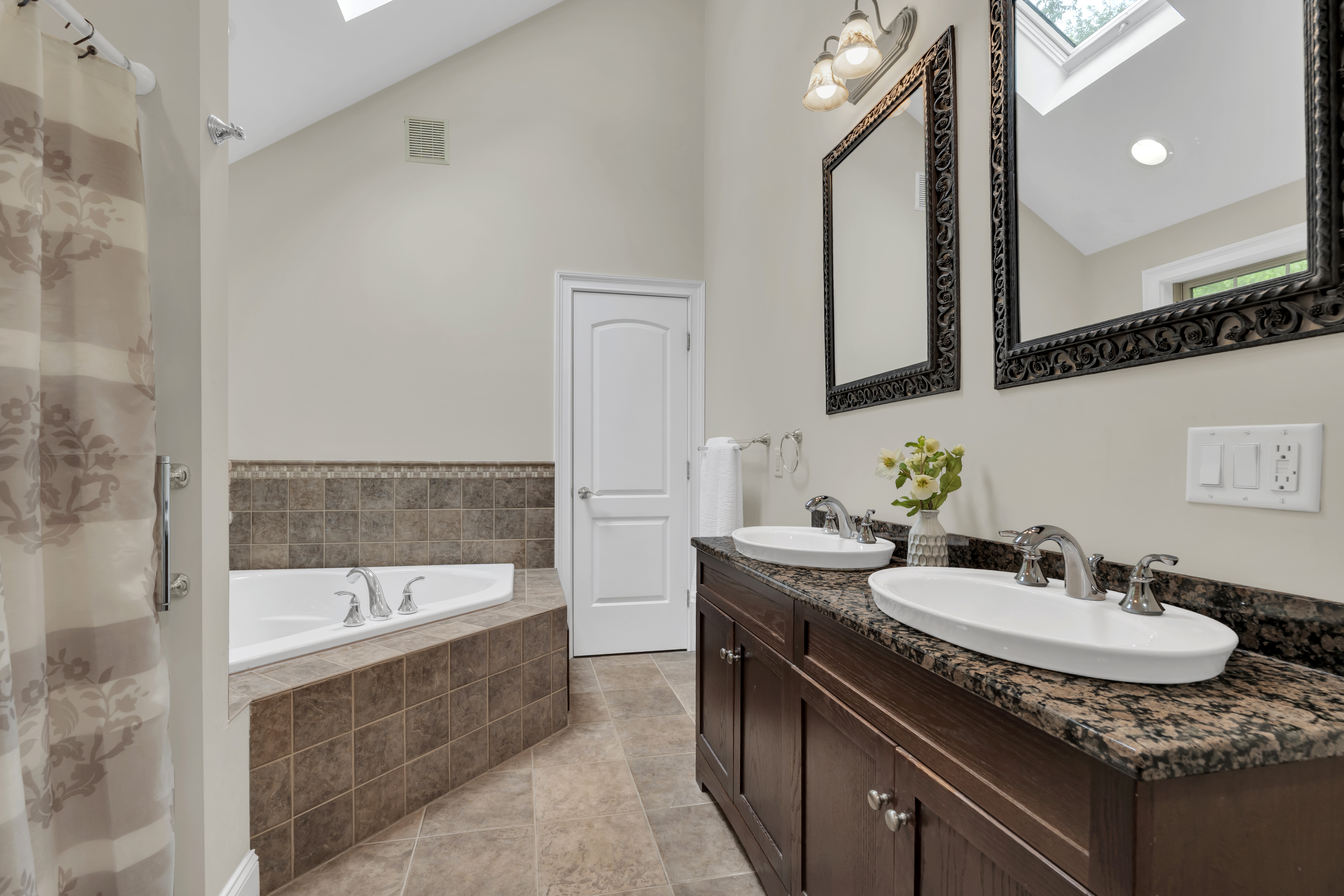  Charming 5-Bedroom Sale Listing in Waterford - 物件實景