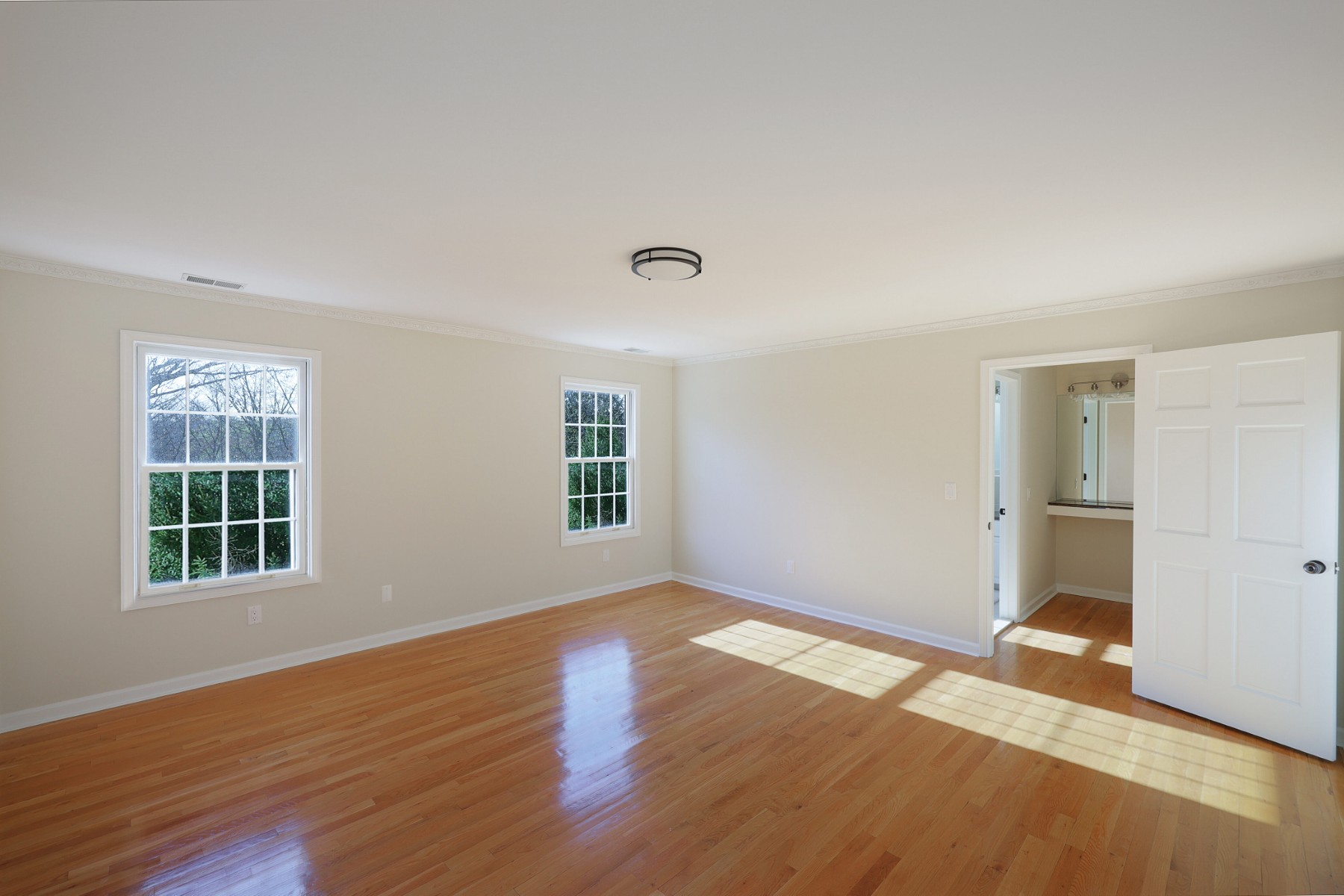  Impressive Seven Bedroom Colonial Offer Privacy and Practicality - 物件實景