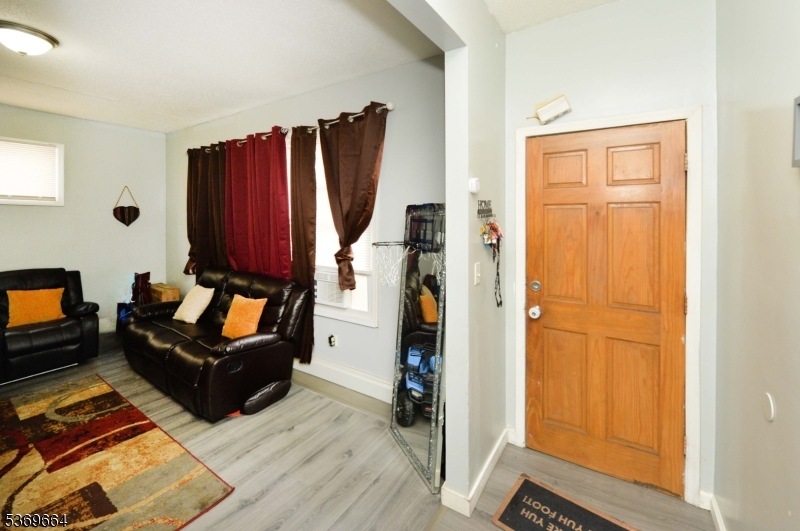 Irvington Twp., New Jersey, 07111, United States, 5 Bedrooms Bedrooms, ,3 BathroomsBathrooms,Residential,For Sale,1895417