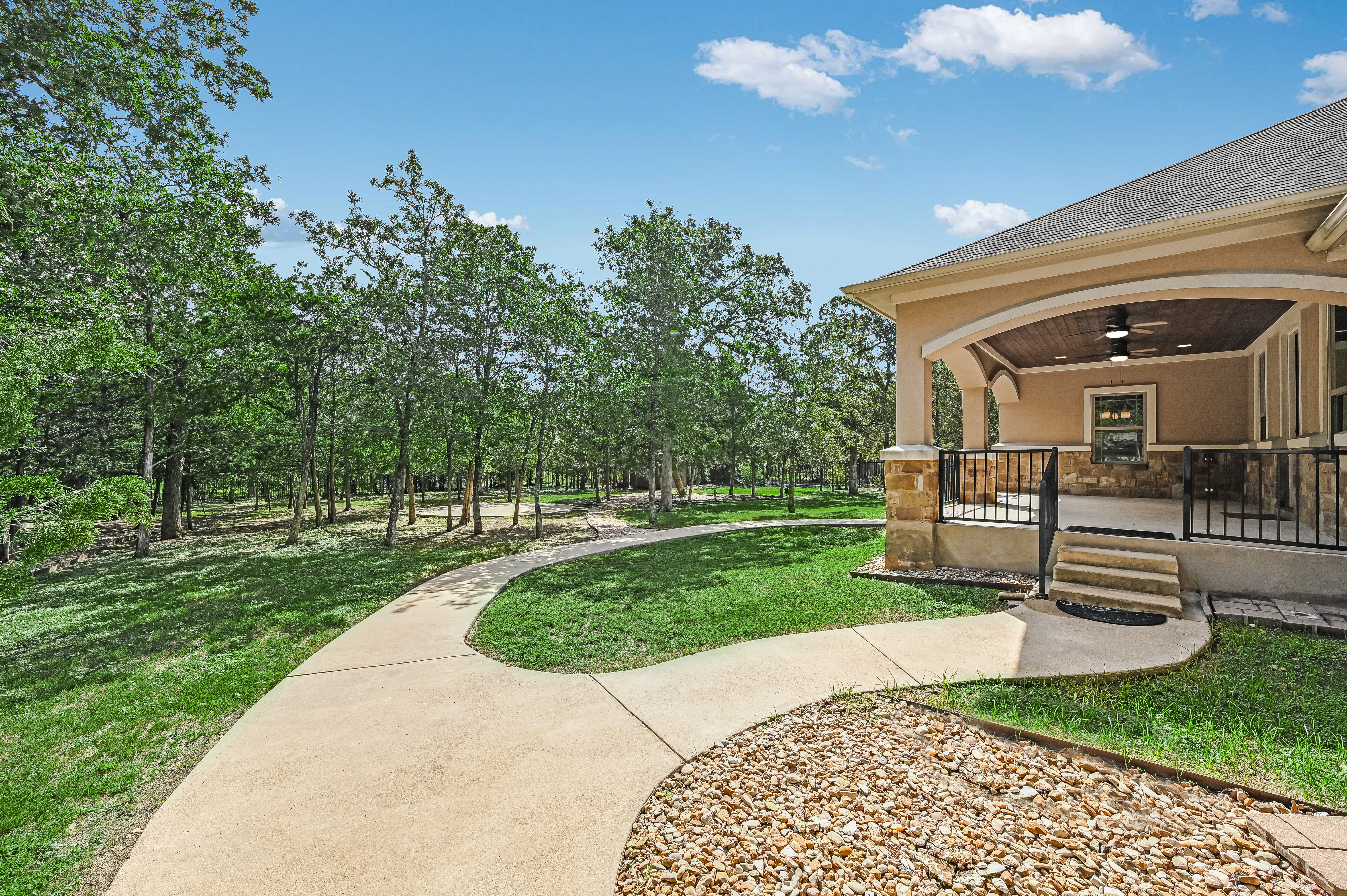  Elegant Living on 1.08 Acres - 物件實景