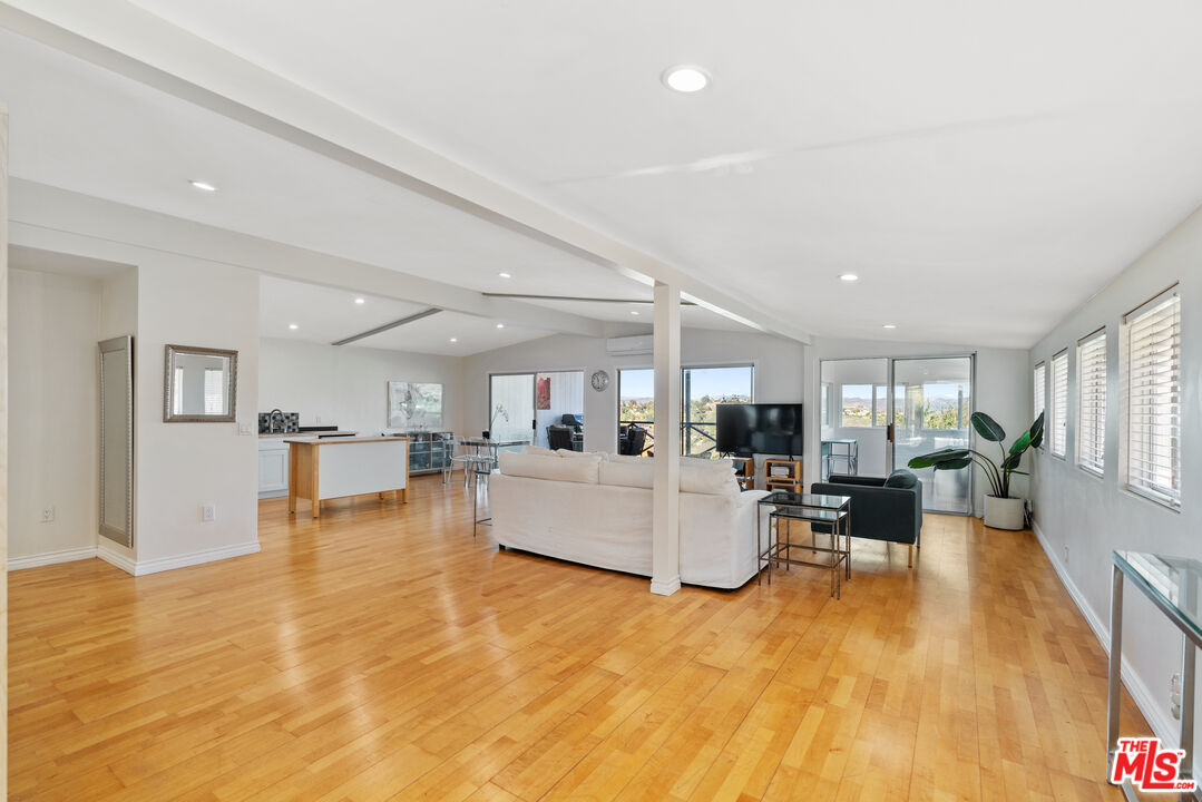 Calabasas, California, 91302, United States, 4 Bedrooms Bedrooms, ,4 BathroomsBathrooms,Residential,For Sale,2002110