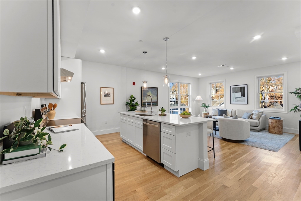 Marlborough, Massachusetts, 01752, United States, 2 Bedrooms Bedrooms, ,2 BathroomsBathrooms,Residential,For Sale,2000469