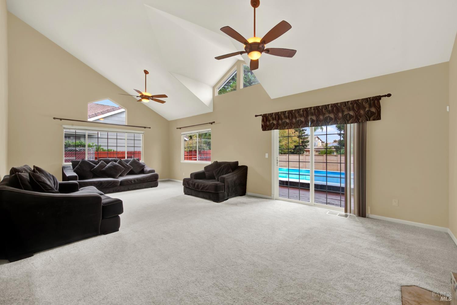 Dixon, California, 95620, United States, 5 Bedrooms Bedrooms, ,3 BathroomsBathrooms,Residential,For Sale,1992877