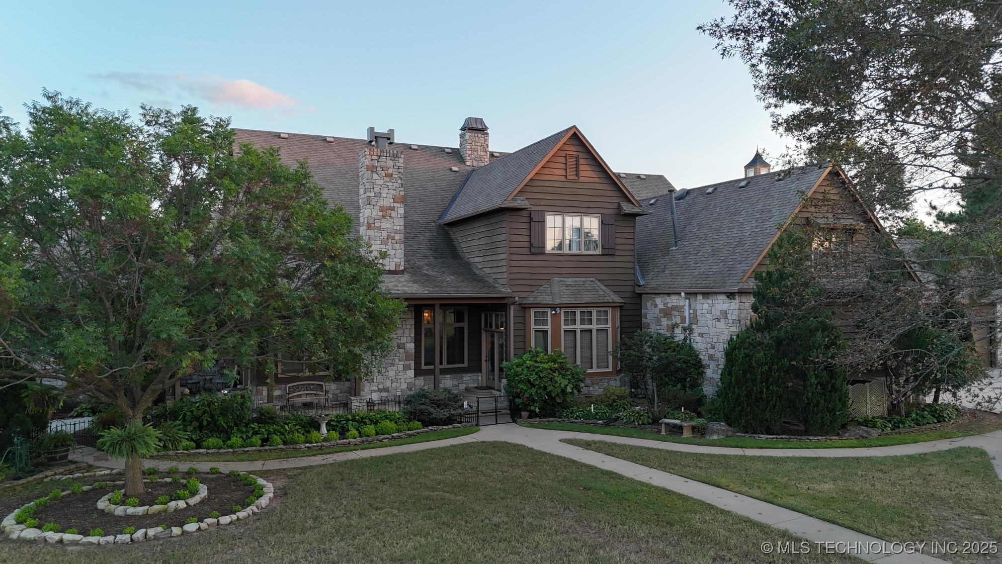 Mounds, Oklahoma, 74047, United States, 4 Bedrooms Bedrooms, ,6 BathroomsBathrooms,Residential,For Sale,1960960