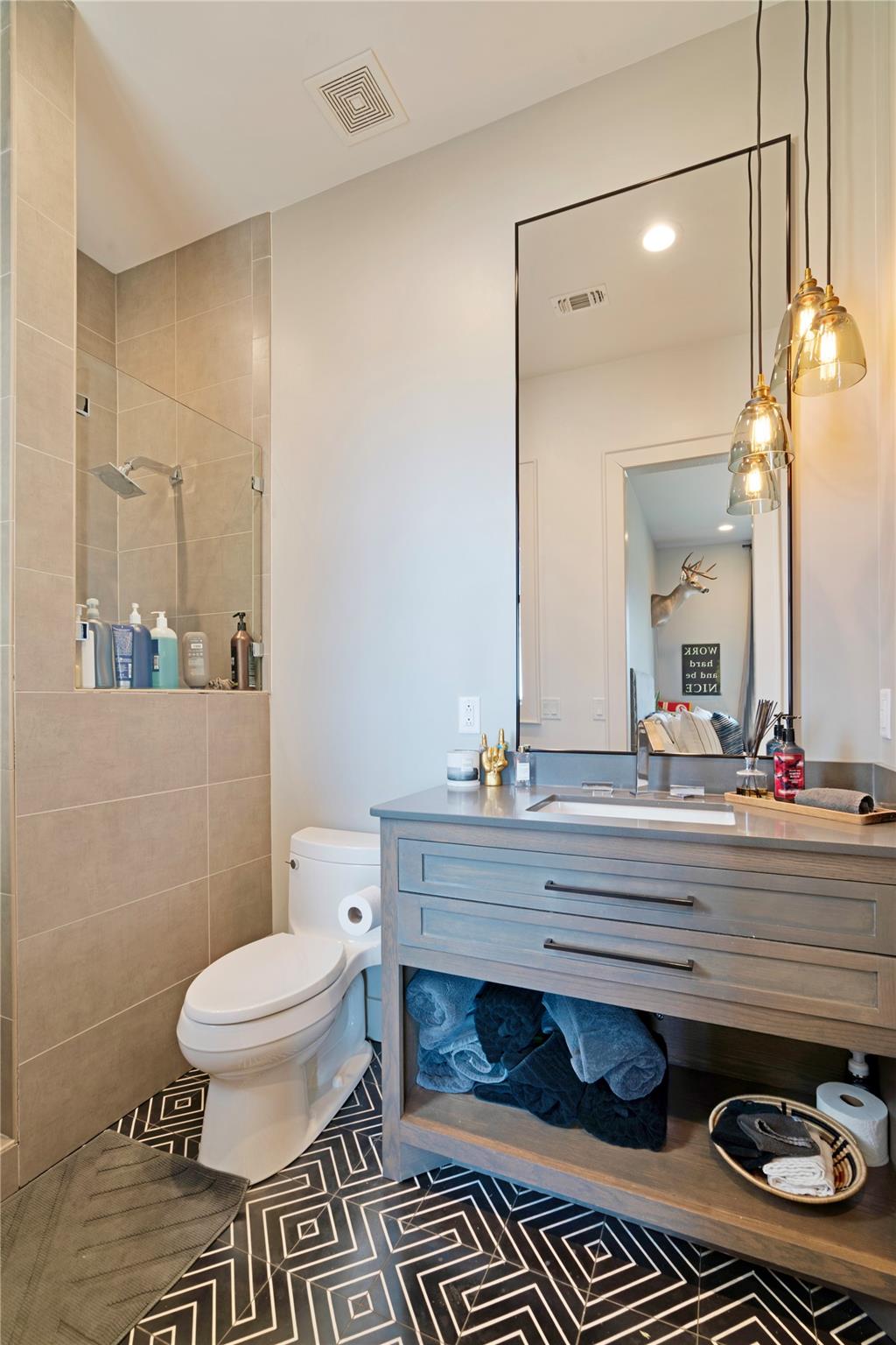 Paris, Texas, 75462, United States, 4 Bedrooms Bedrooms, ,5 BathroomsBathrooms,Residential,For Sale,1980536