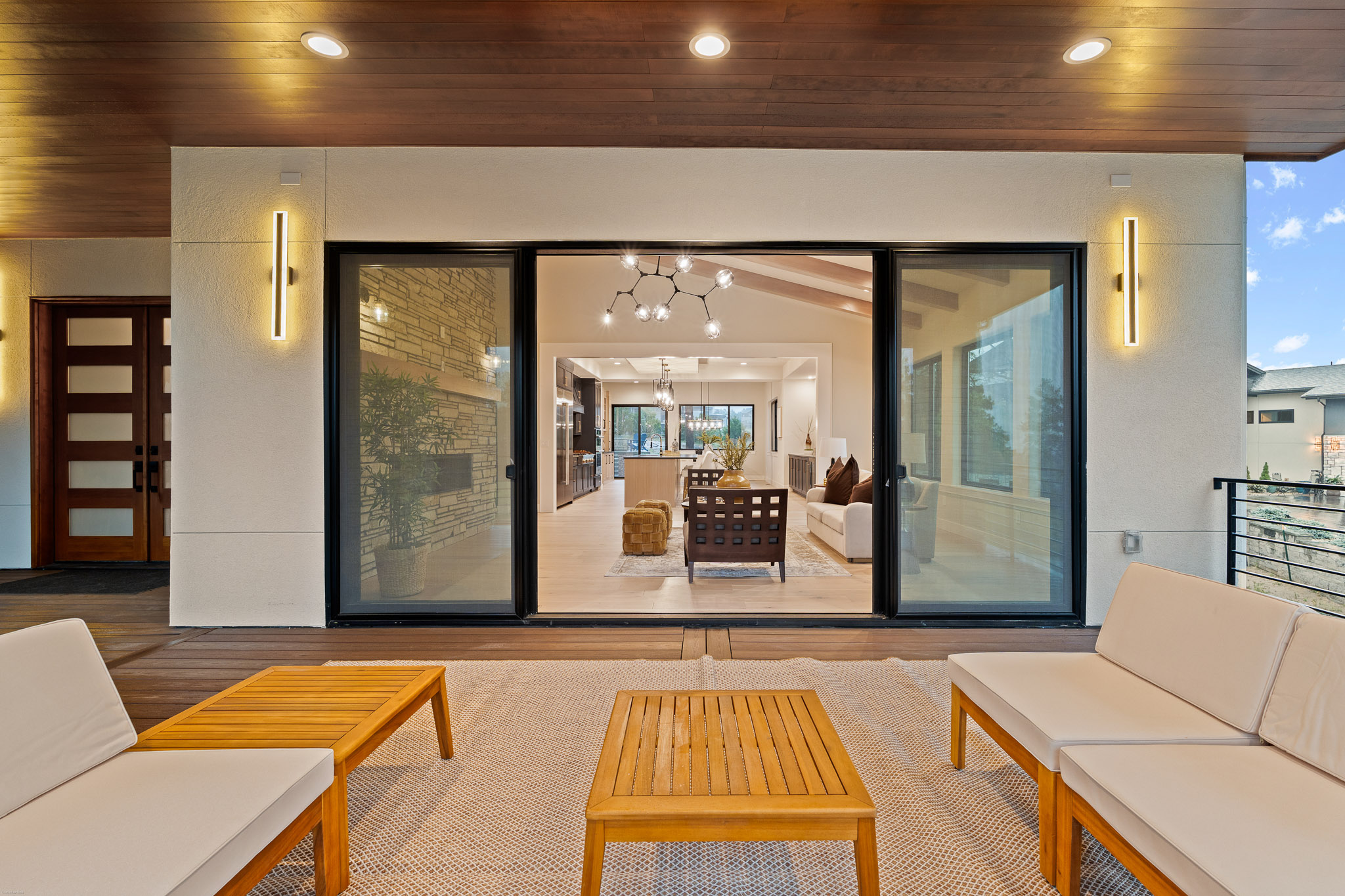  Designed to live beautifully from front to back - 物件實景