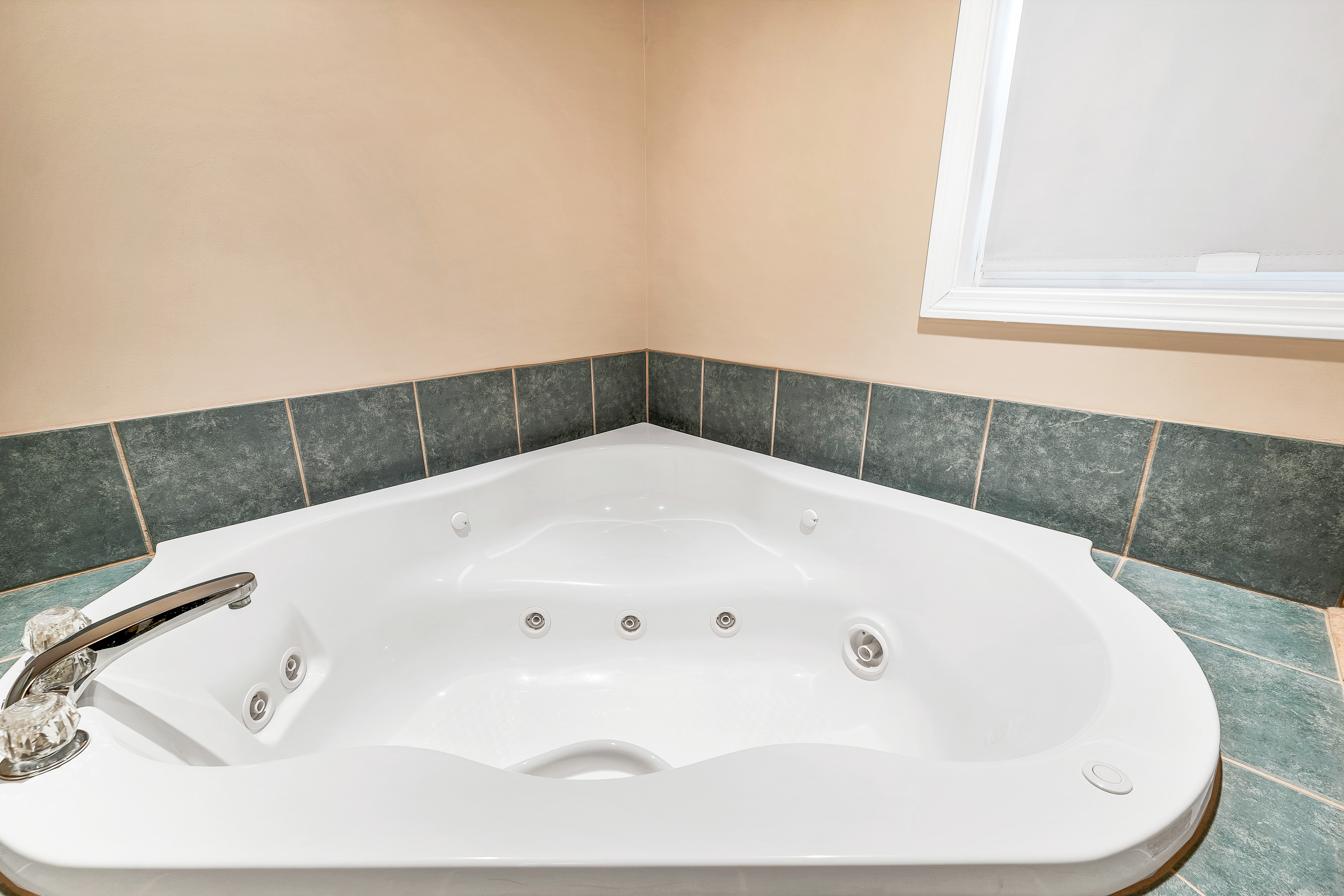 Sanbornton, New Hampshire, 03269, United States, 4 Bedrooms Bedrooms, ,2 BathroomsBathrooms,Residential,For Sale,1977534