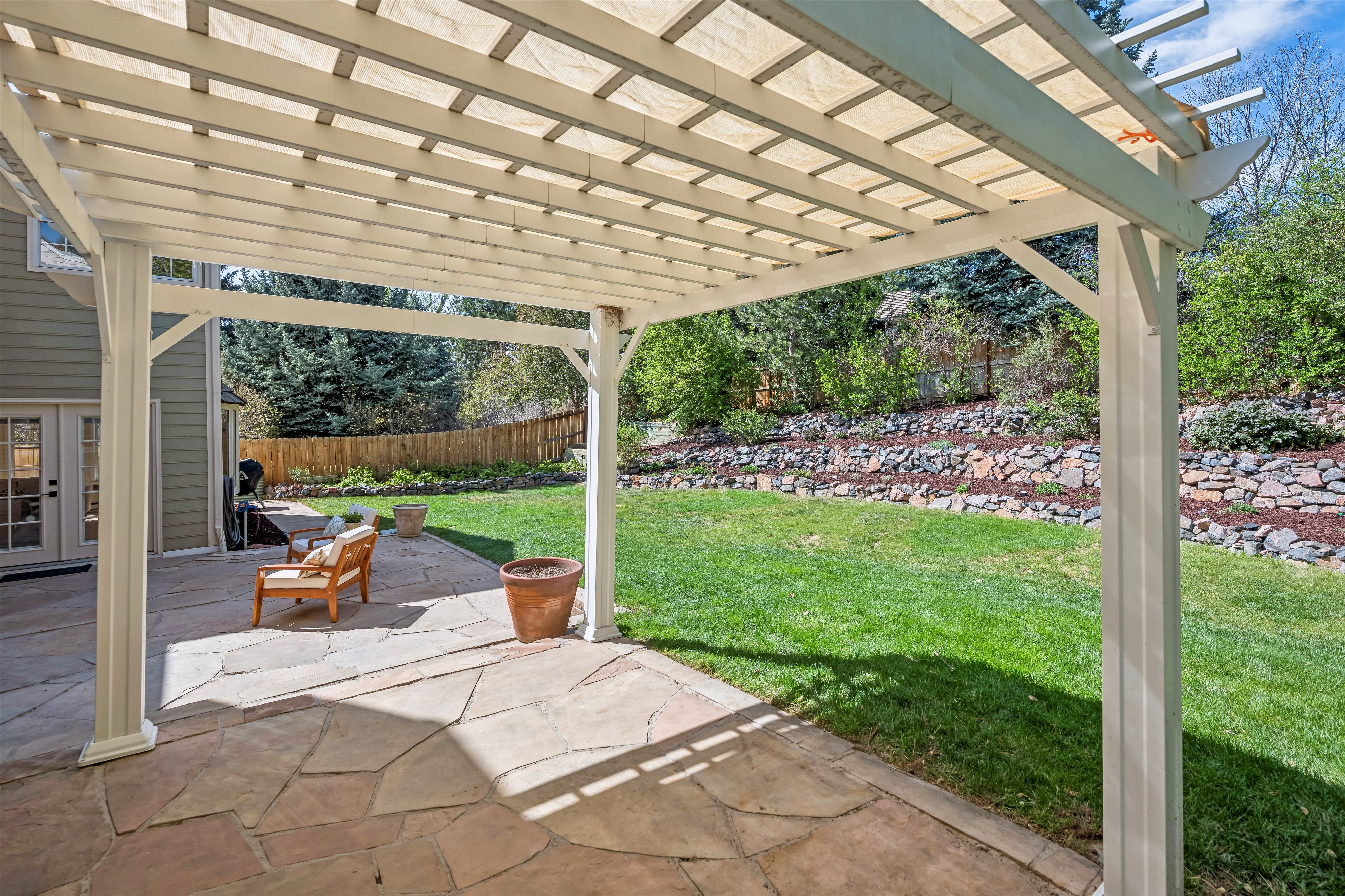  Beautifully Remodeled and Thoughtfully Expanded 5-bedroom, 4-bath Home - 物件實景