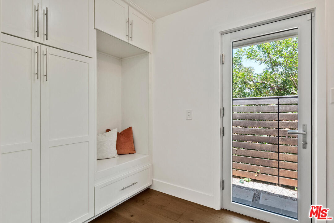 Sherman Oaks, California, 91403, United States, 3 Bedrooms Bedrooms, ,2 BathroomsBathrooms,Residential,For Sale,1940952