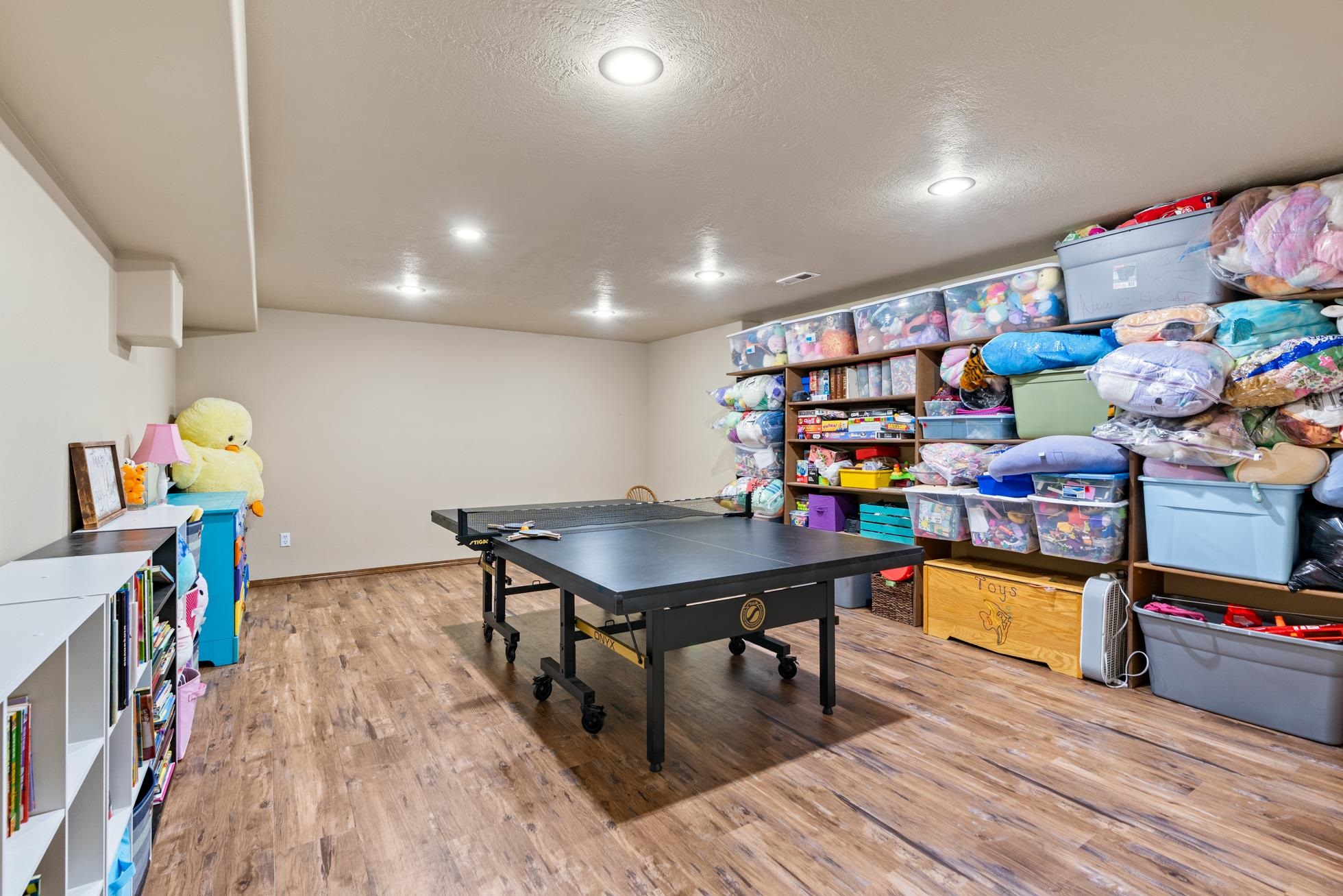 Nine Mile Falls, Washington, 99026, United States, 5 Bedrooms Bedrooms, ,4 BathroomsBathrooms,Residential,For Sale,1895080