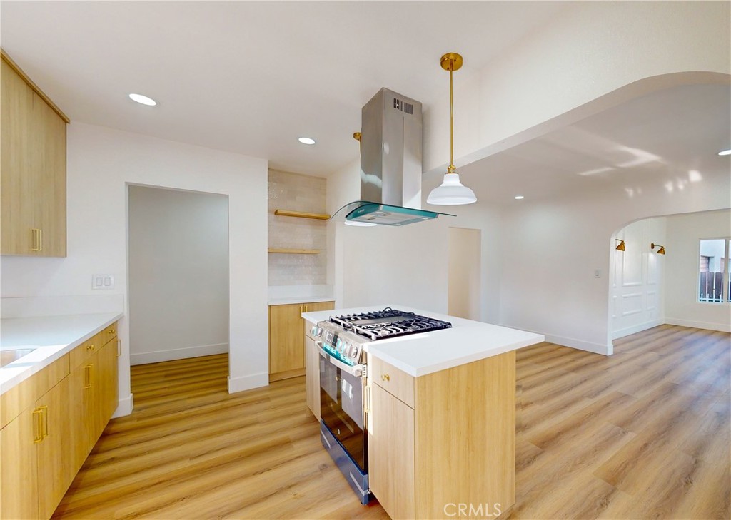 LOS ANGELES, California, 90018, United States, 3 Bedrooms Bedrooms, ,2 BathroomsBathrooms,Residential,For Sale,1747576