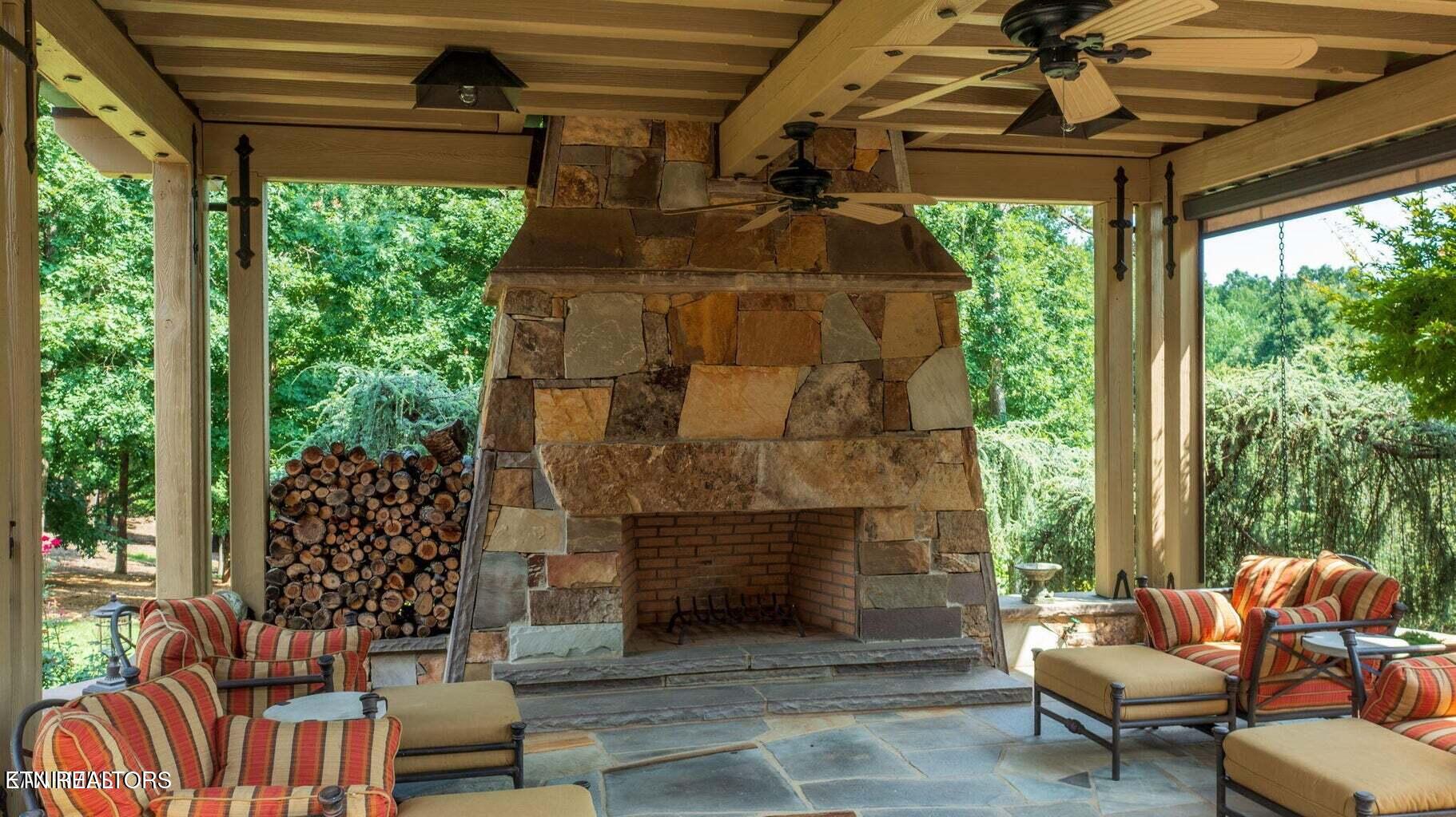 Louisville, Tennessee, 37777, United States, 3 Bedrooms Bedrooms, ,4 BathroomsBathrooms,Residential,For Sale,1821192