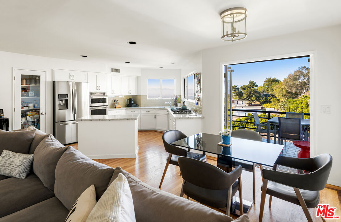 Los Angeles, California, 90068, United States, 3 Bedrooms Bedrooms, ,3 BathroomsBathrooms,Residential,For Sale,1913161
