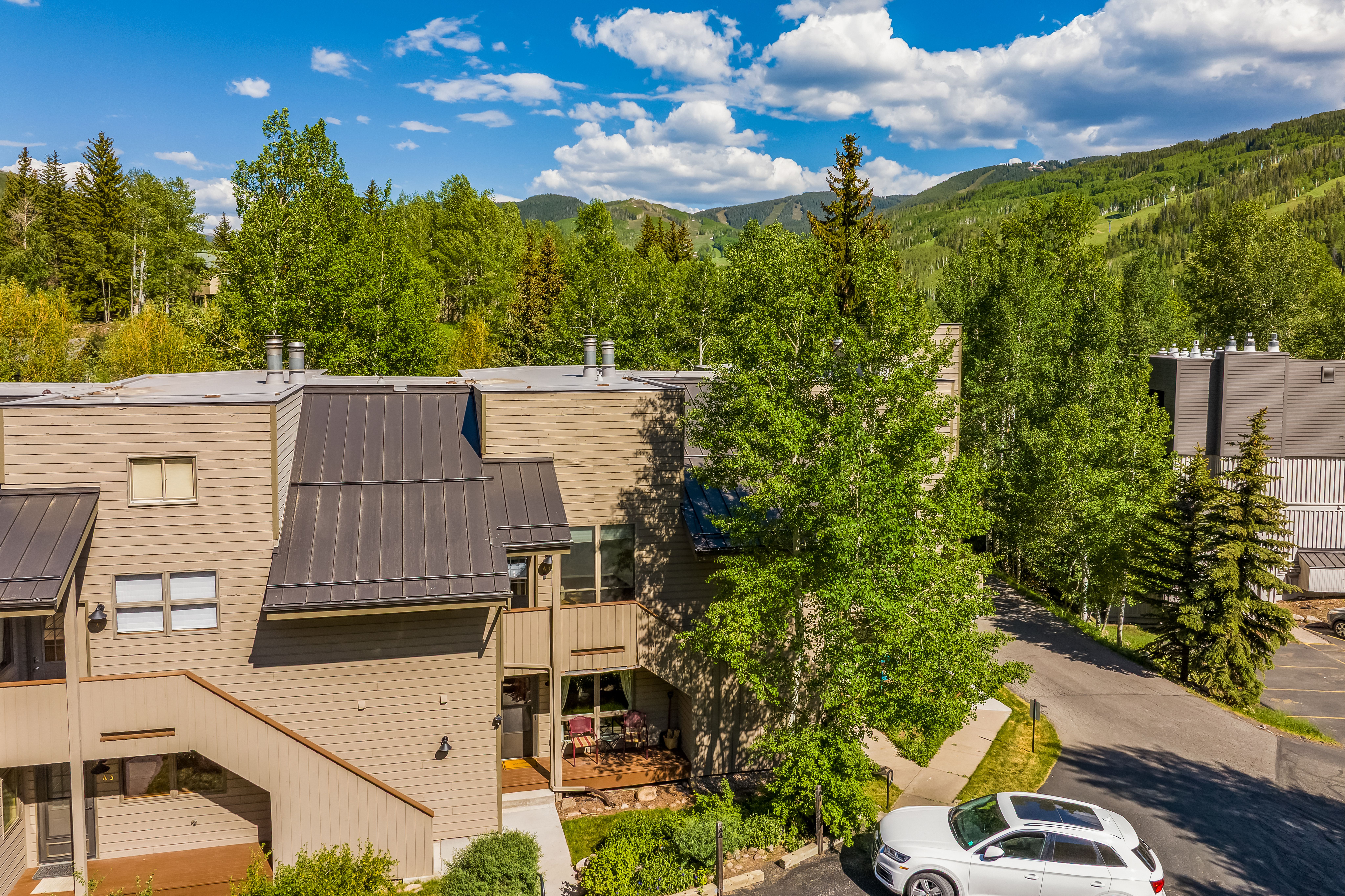  Unique Vail Residence with Creekside Calm & Winter Ski Slope Views - 物件實景