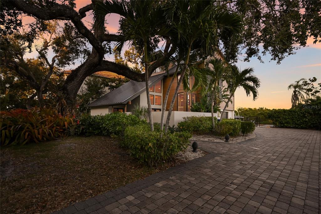 Sarasota, Florida, 34242, United States, 4 Bedrooms Bedrooms, ,5 BathroomsBathrooms,Residential,For Sale,1999117