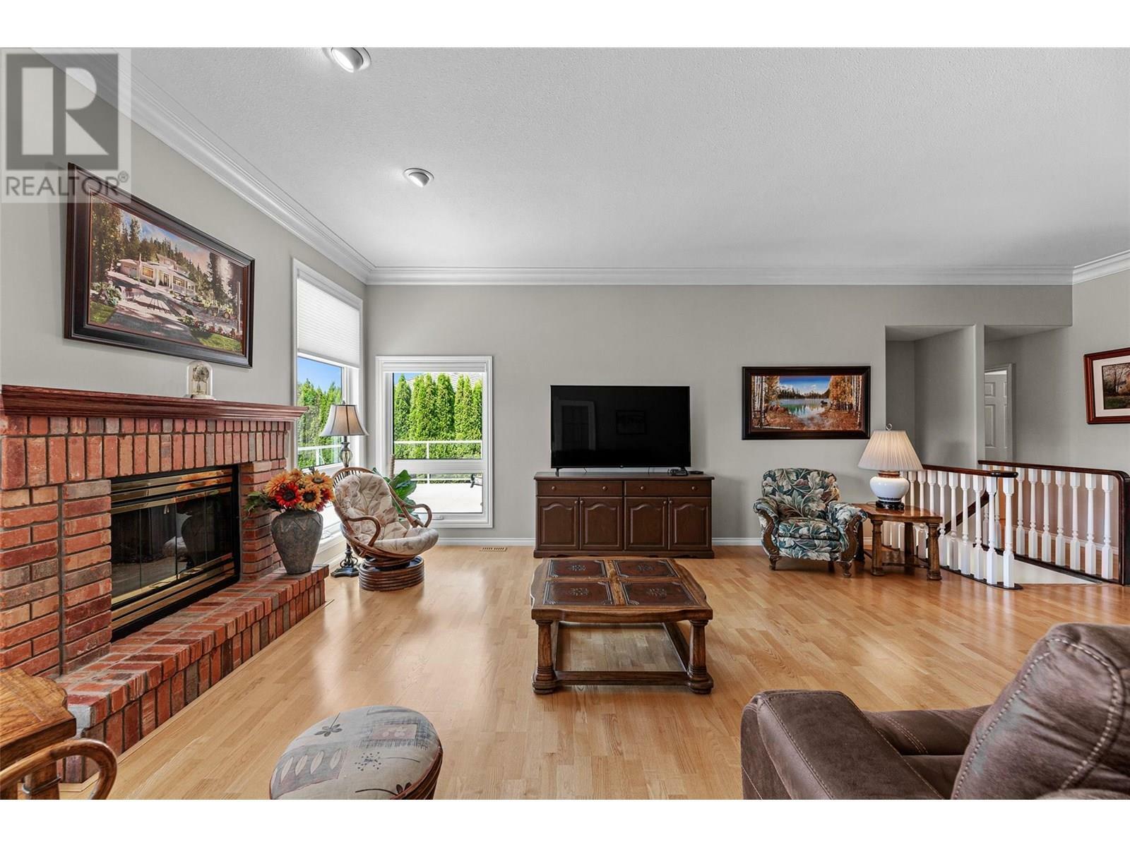 KELOWNA, British Columbia, V1V 1W2, CA, 4 Bedrooms Bedrooms, ,3 BathroomsBathrooms,Residential,For Sale,1882323