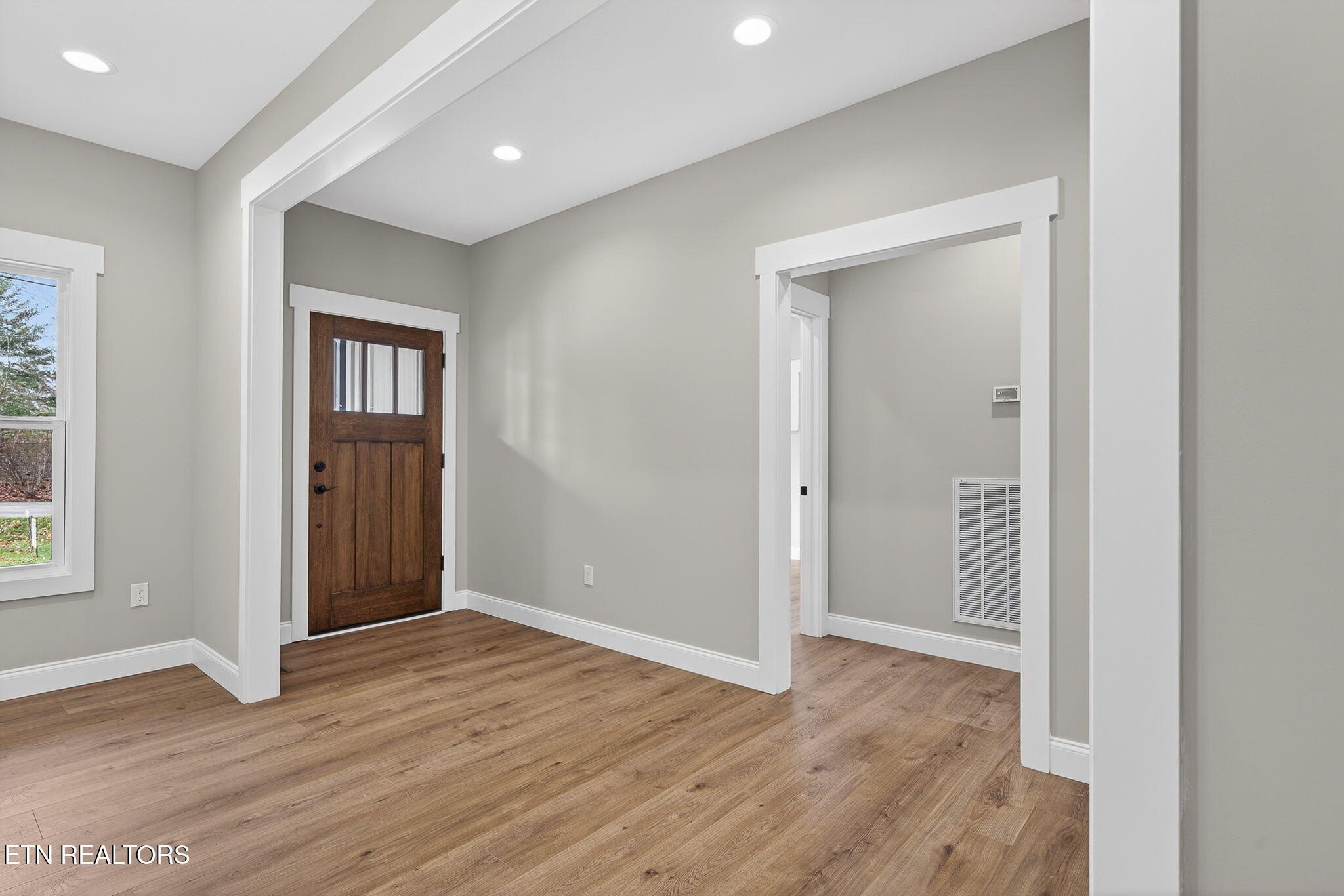 Crossville, Tennessee, 38558, United States, 3 Bedrooms Bedrooms, ,2 BathroomsBathrooms,Residential,For Sale,1989855