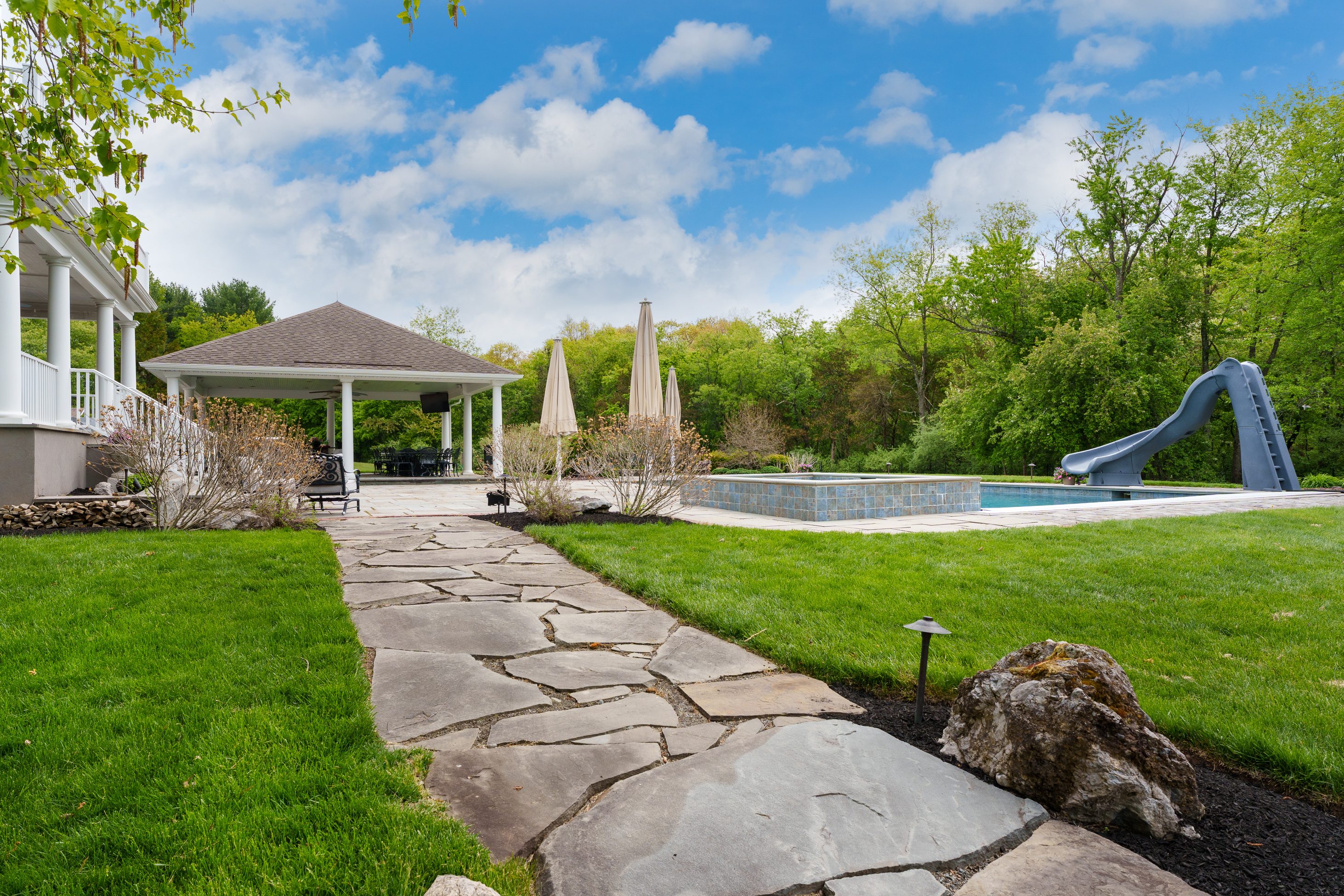  Luxury Estate Near Princeton with Resort-Style Pool, Covered Pavilion & 9+ Acres - 物件實景