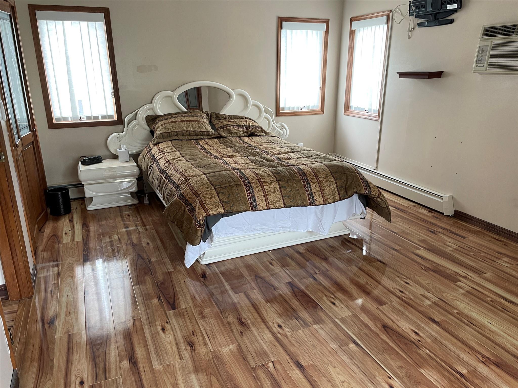 West Islip, New York, 11795, United States, 4 Bedrooms Bedrooms, ,3 BathroomsBathrooms,Residential,For Sale,1869198
