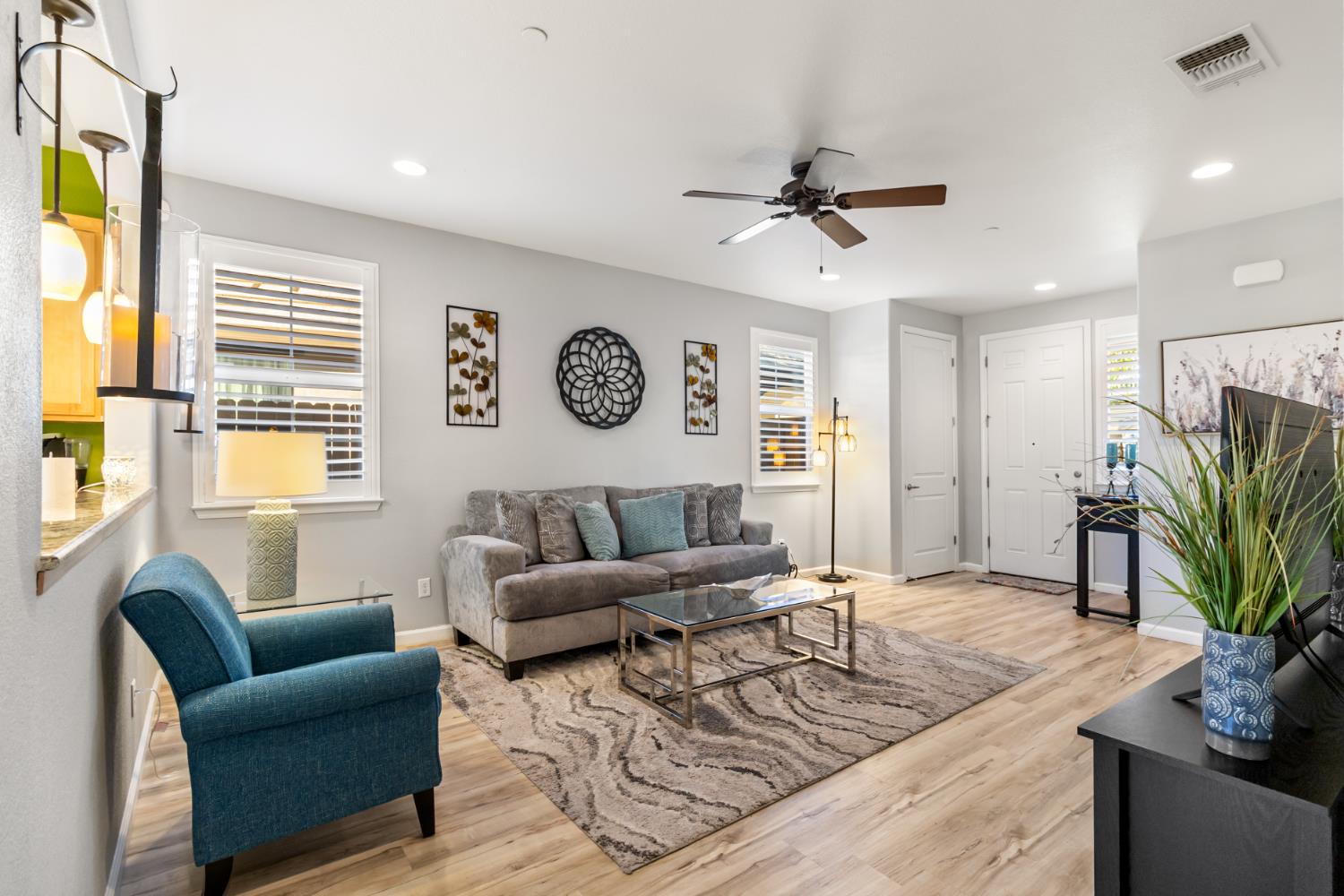 Elk Grove, California, 95757, United States, 2 Bedrooms Bedrooms, ,2 BathroomsBathrooms,Residential,For Sale,1989569