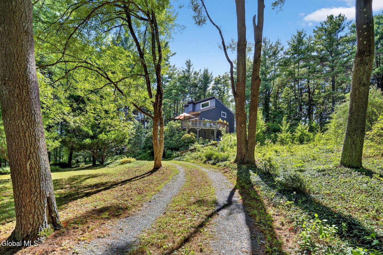 Valatie, New York, 12184, United States, 5 Bedrooms Bedrooms, ,3 BathroomsBathrooms,Residential,For Sale,1924980
